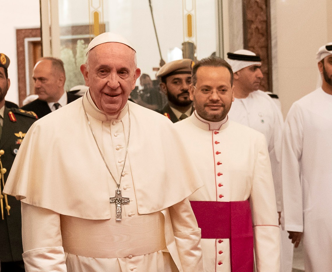 Paus Fransiskus mendesak para pemimpin dunia yang menghadiri KTT perubahan iklim COP26 PBB untuk mendengar 