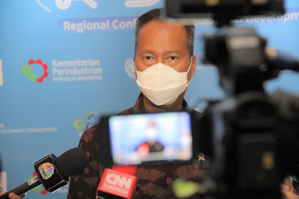 Menteri Perindustrian Agus Gumiwang Kartasasmita