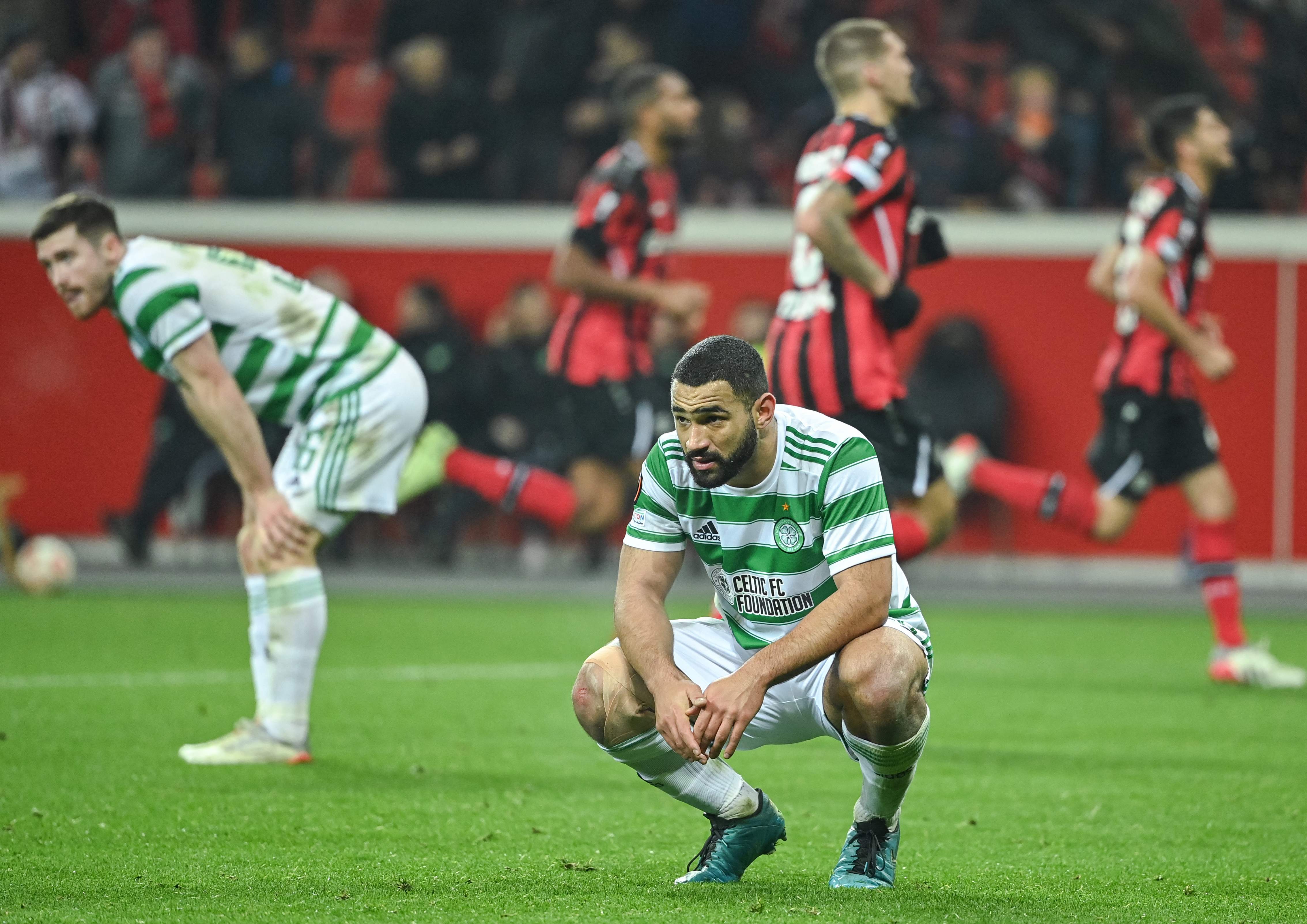 Reaksi pemain Celtic usai kalah dari Bayer Leverkusen di laga Liga Europa.