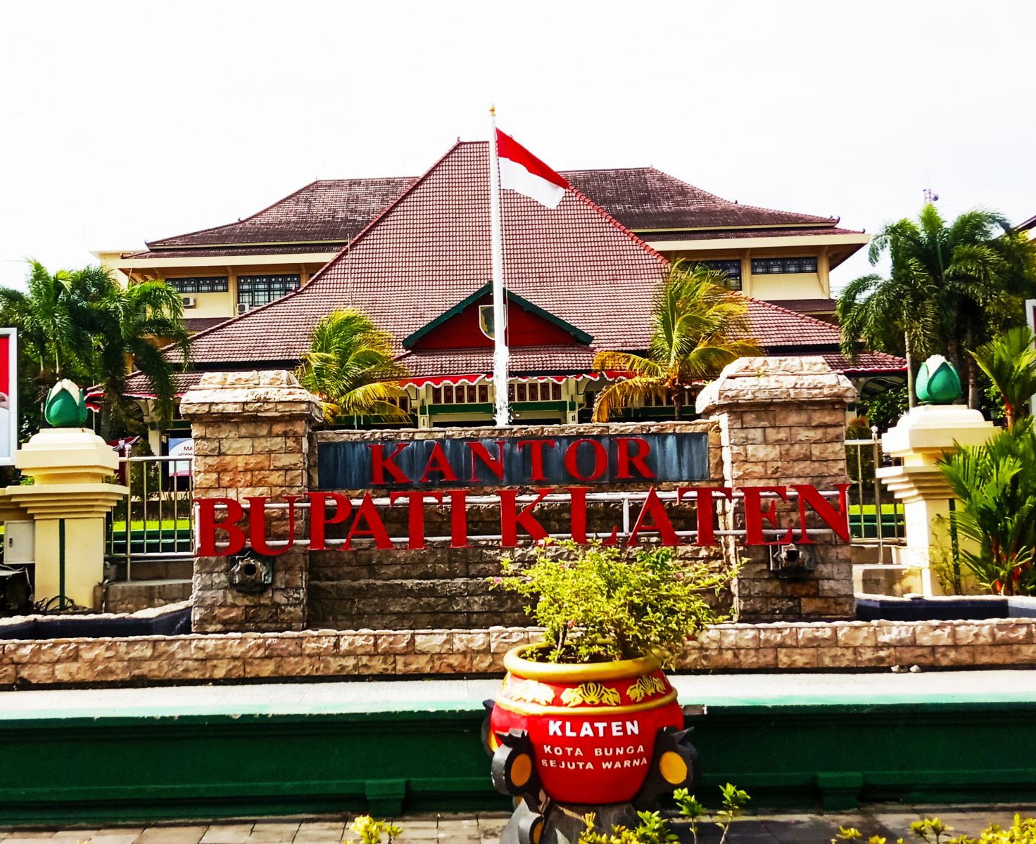 Bupati Klaten menetapkan darurat bencana hingga April 2022.