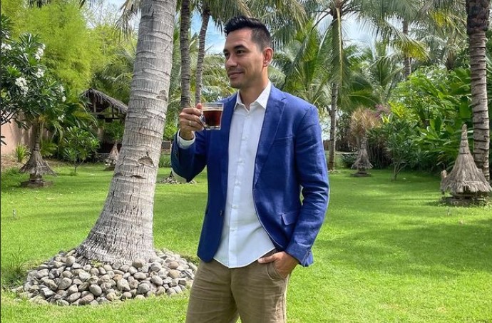 Selebritas Darius Sinathrya