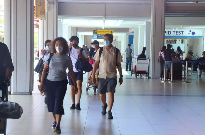 Para wisatawan mancanegara tiba di Bandara Internasional Ngurah Rai, Bali.  