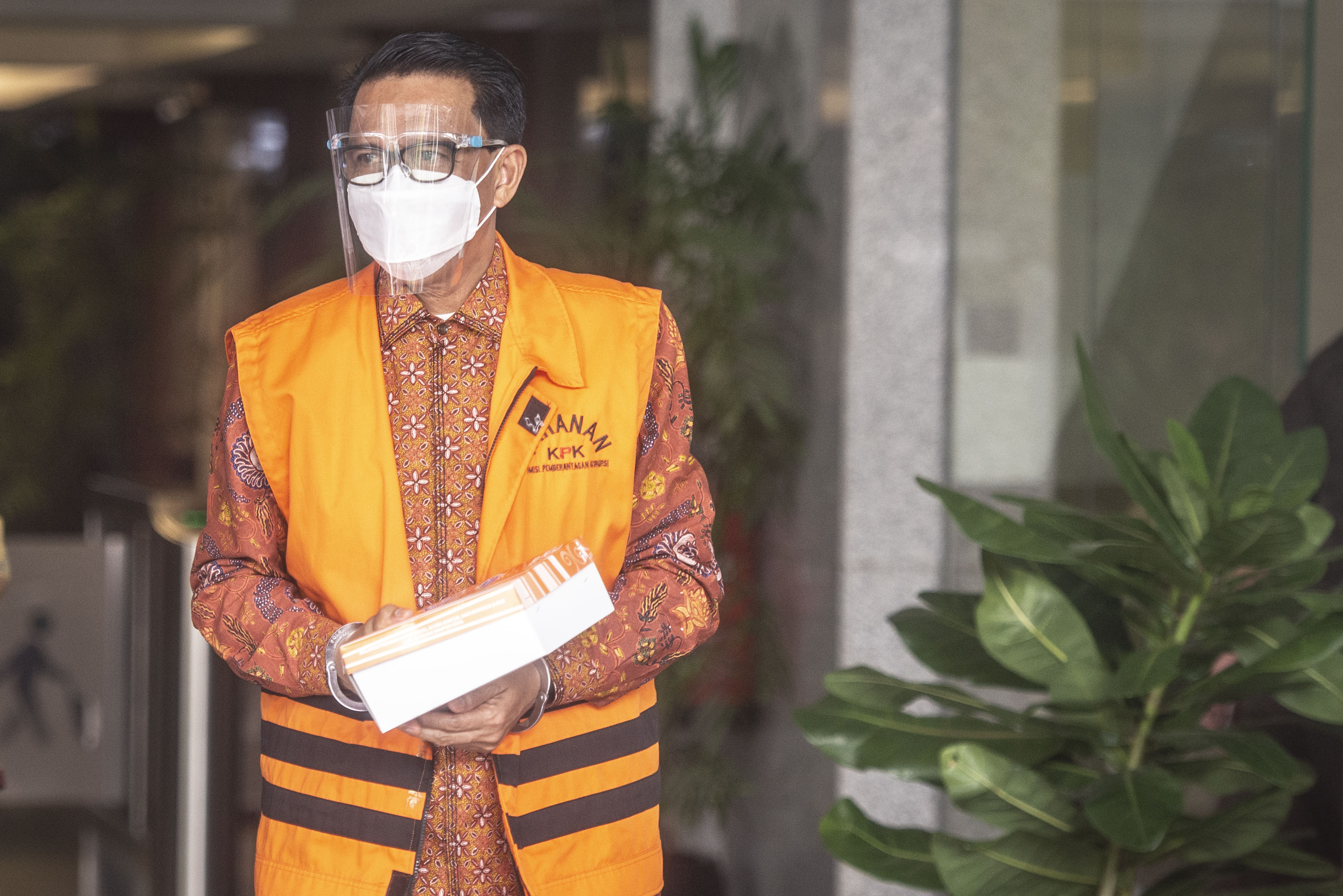 Gubernur Sulawesi Selatan nonaktif, Nurdin Abdullah divonis lima tahun penjara. 