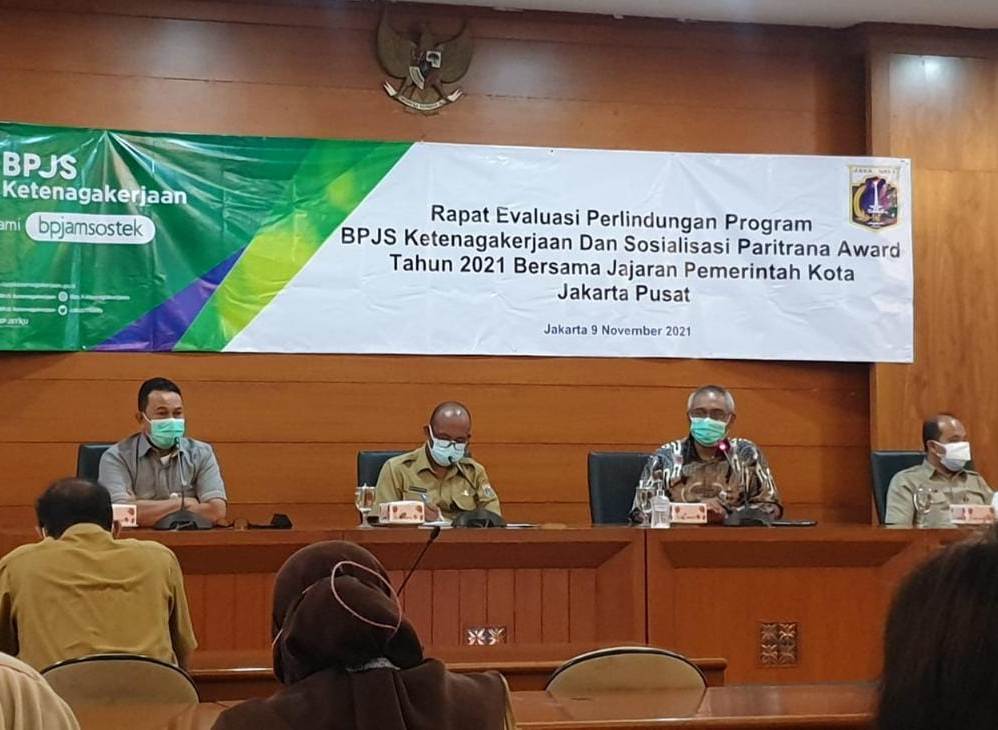 Rapat evaluasi perlindungan program BPJS Ketenagakerjaan dan sosialisasi Paritrana Award 2021 bersama jajaran Pemkot Jakarta Pusat.