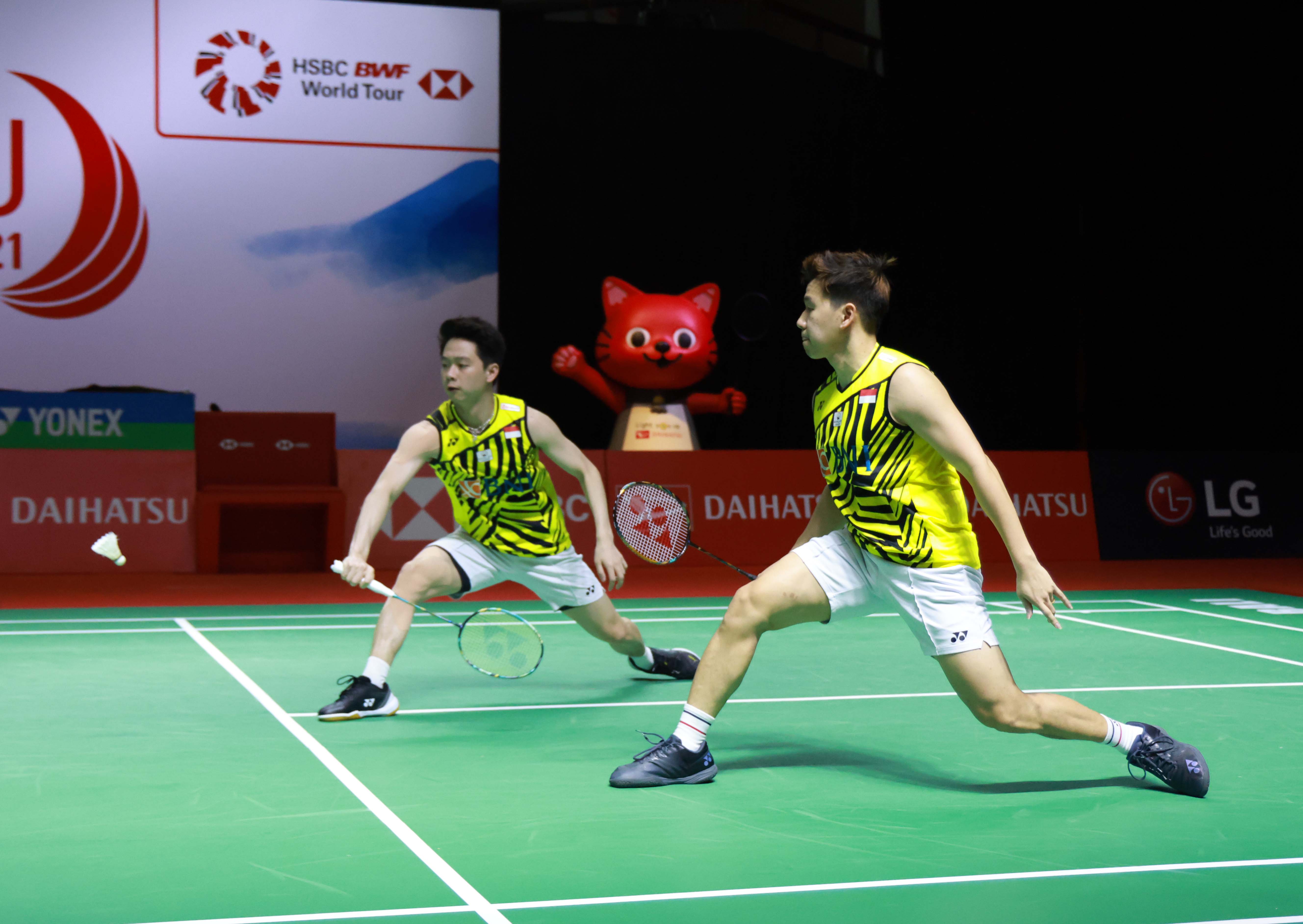 Aksi ganda putra Marcus Fernaldi Gideon/Kevin Sanjaya Sukamuljo saat menghadapi pasangan Prancis, Lucas Corvee/Ronan Labar. 