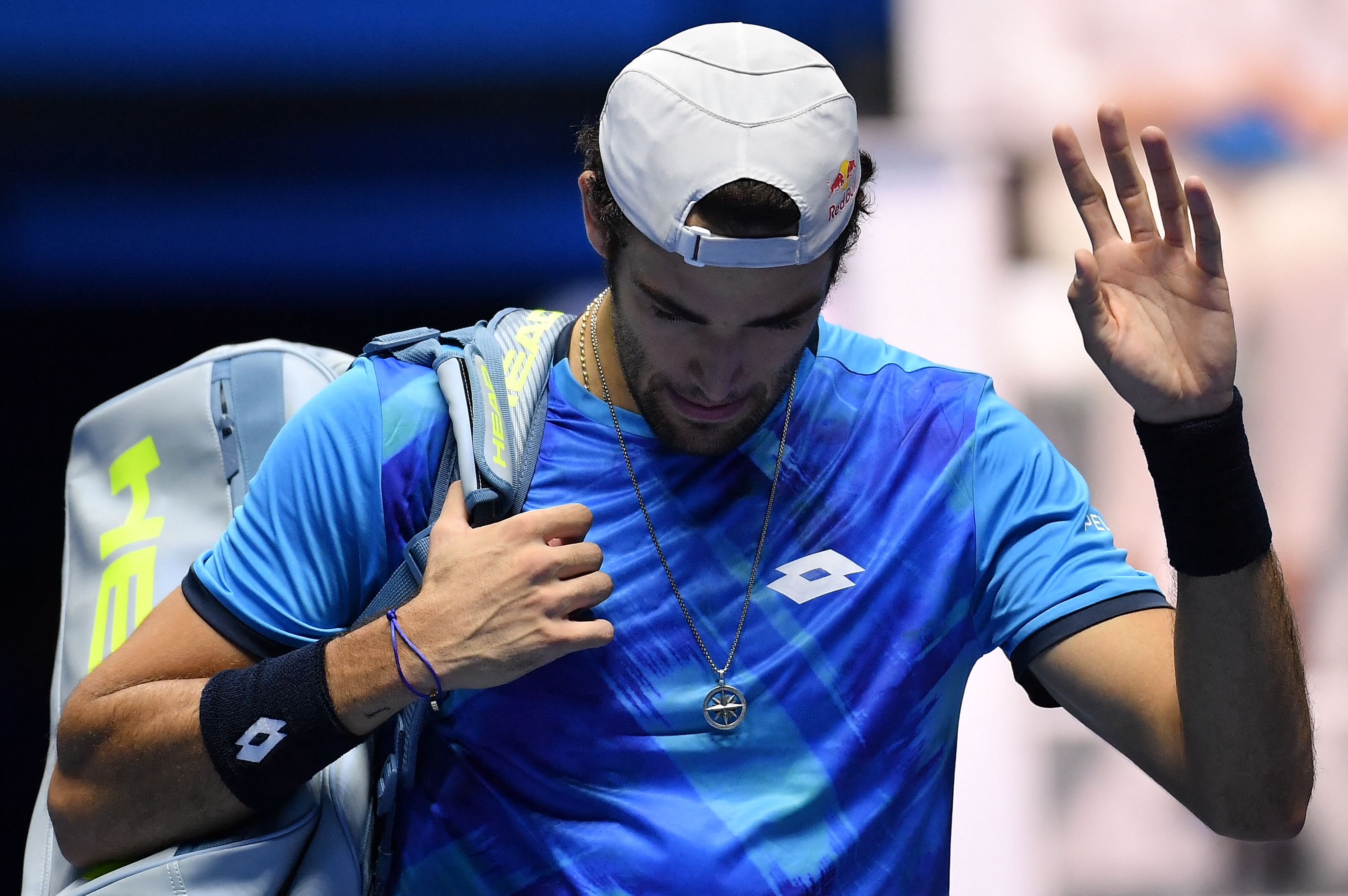Petenis Italia Matteo Berrettini meninggalkan lapangan karena cedera di ATP Finals.