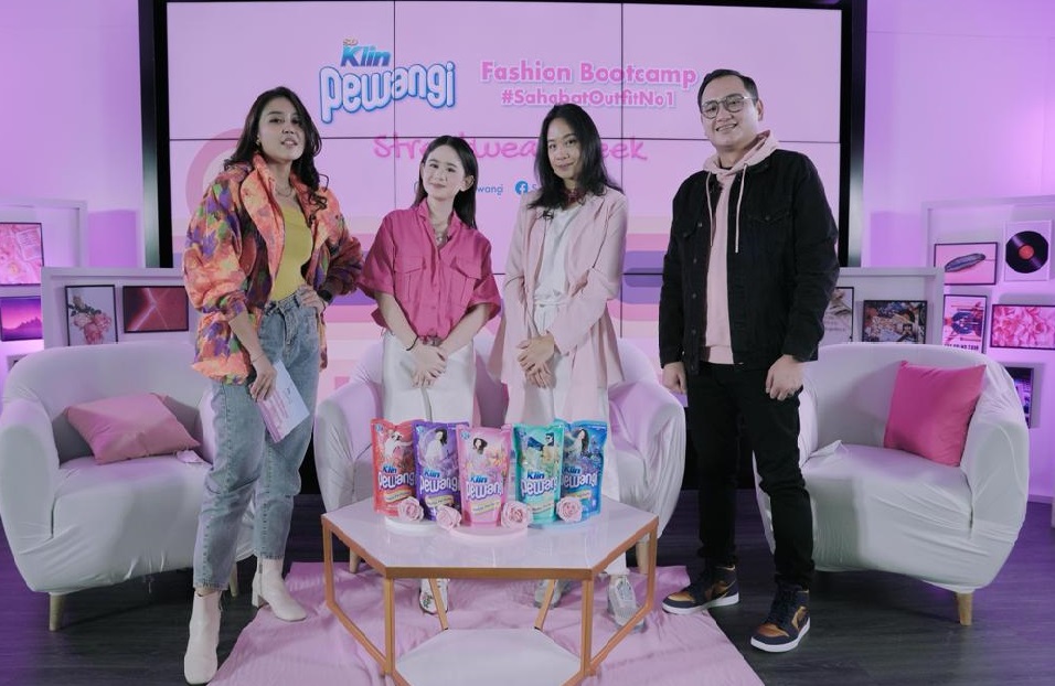 Para pembicara dalam rangkaian kegiatan Fashion Bootcamp SoKlin Pewangi. 
