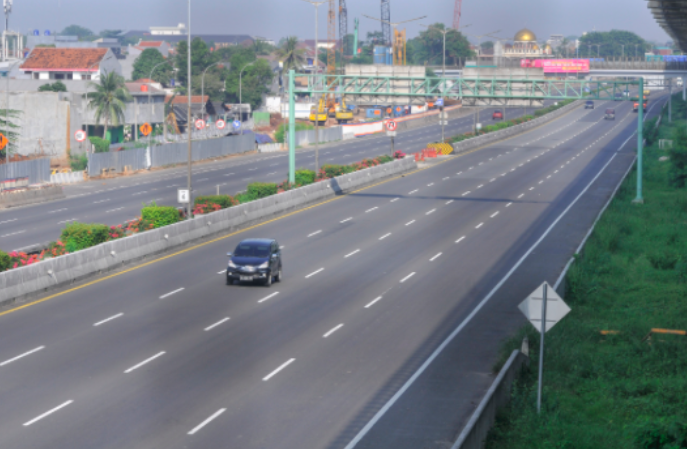 Polisi Periksa Kakek yang Melawan Arah di Tol Cikunir