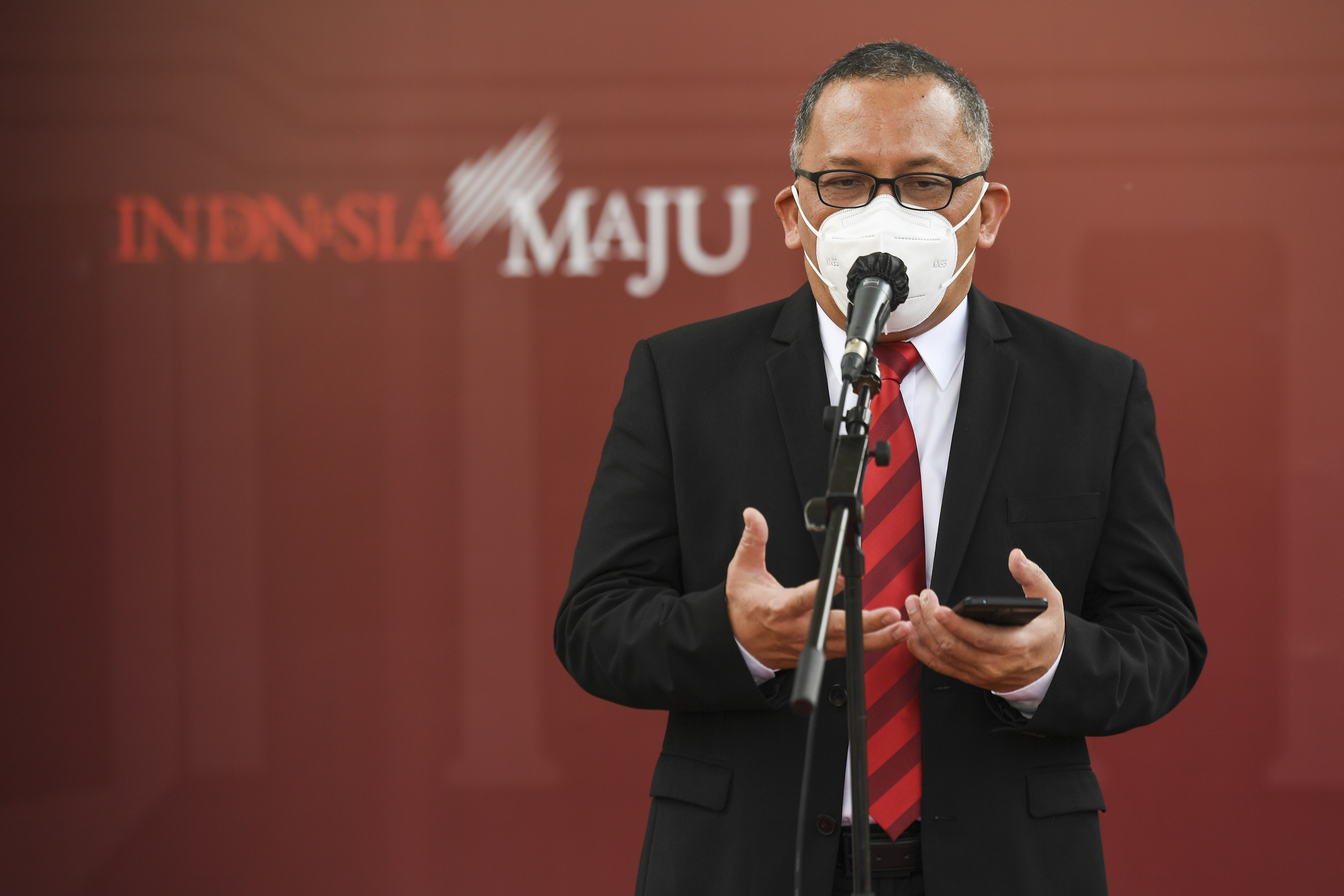 Kepala Badan Riset dan Inovasi Nasional (BRIN) Laksana Tri Handoko memberikan keterangan pers. 