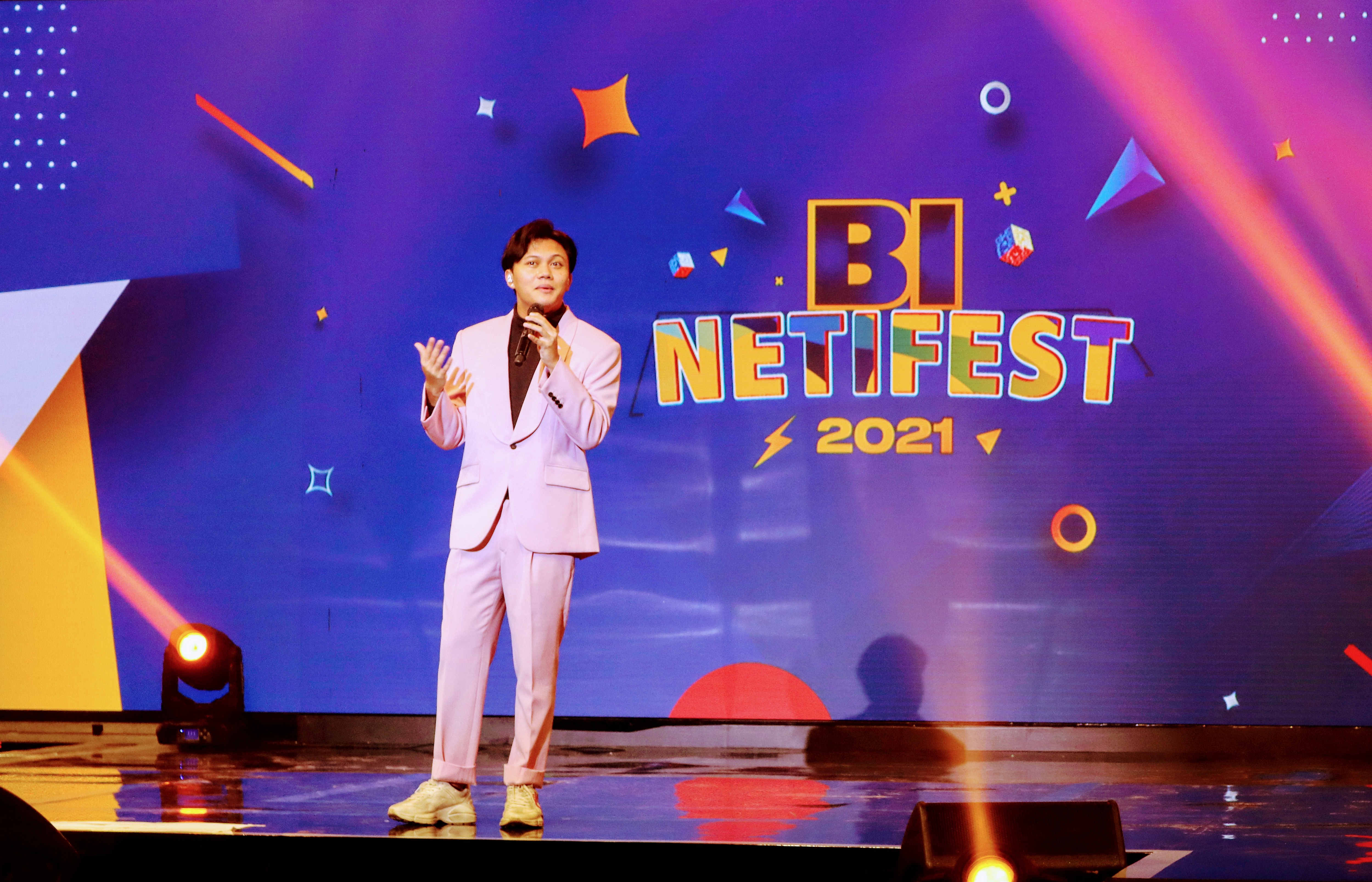 Penyanyi Rizky Febian saat mengisi acara BI Netifest di Grand Studio Metro TV, Jakarta, Jumat (19/2).