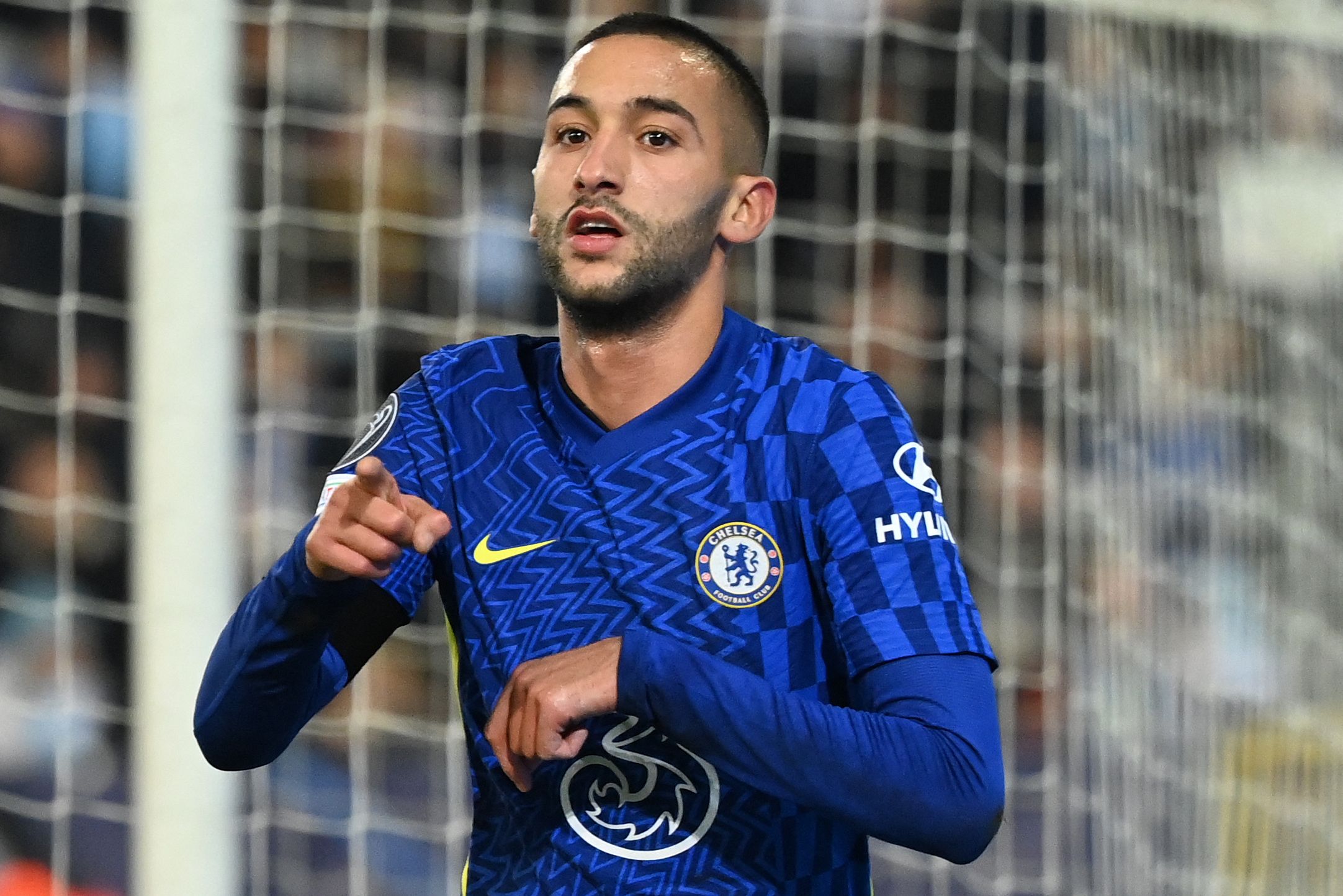 Gelandang Chelsea Hakim Ziyech melakukan selebrasi usai mencetak gol ke gawang Malmo di laga Liga Champions.