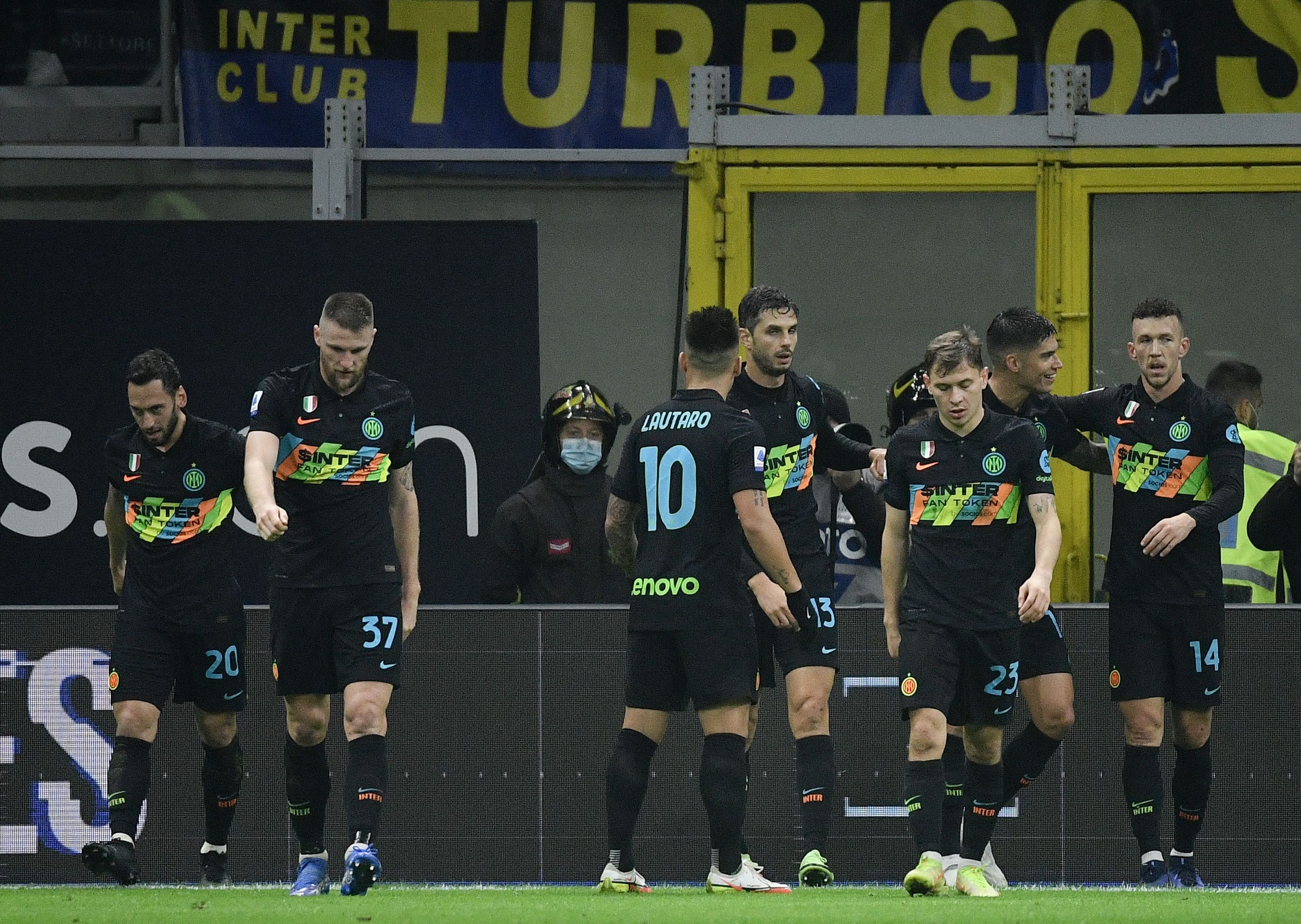 Hadiahi Napoli Kekalahan Perdana di Serie A, Inter Pangkas Jarak dari Puncak