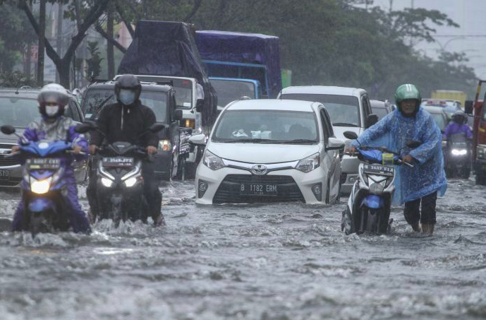 Kali Jantung Meluap, Warga Sukamaju Kota Depok Kebanjiran