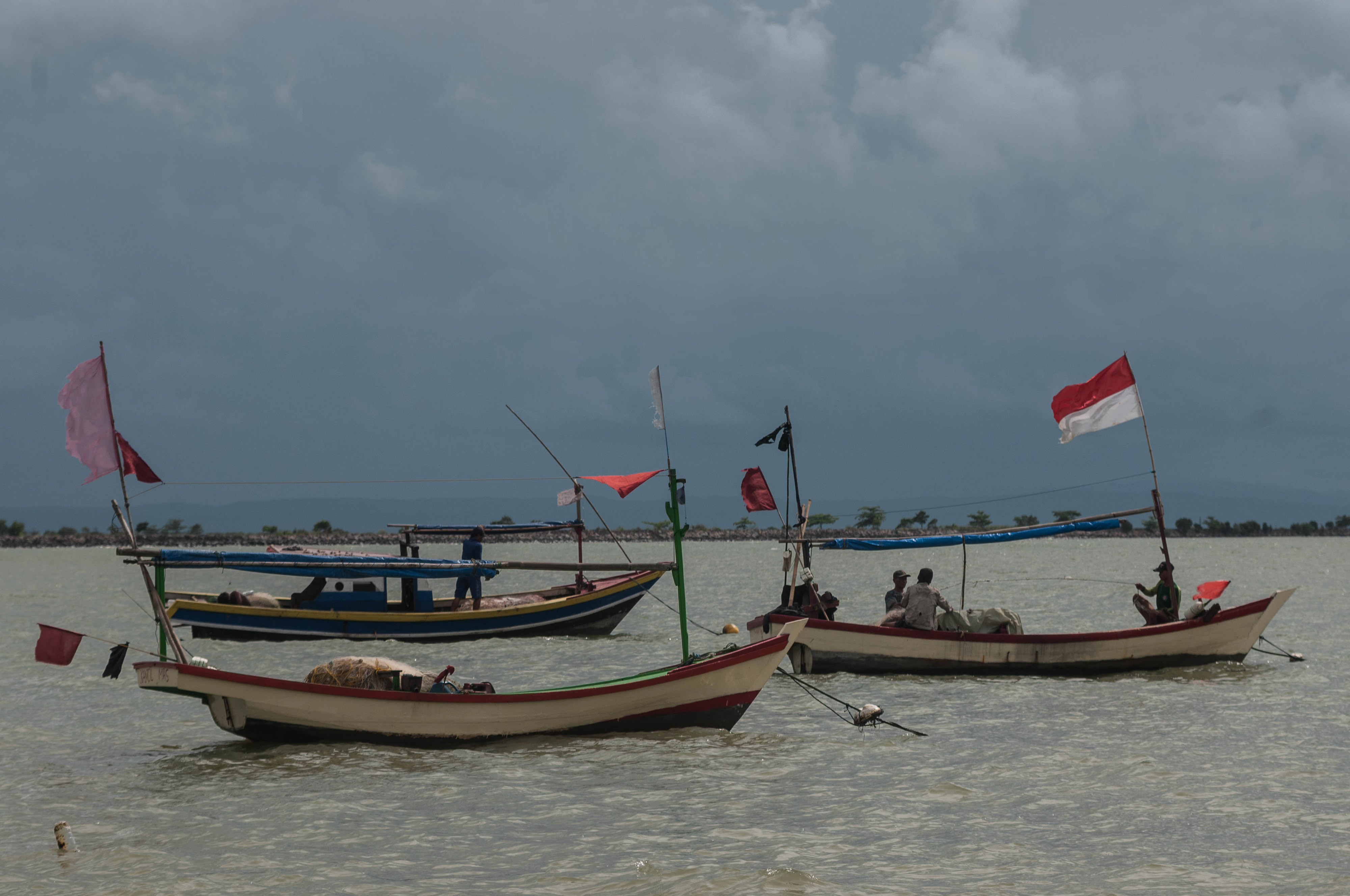  Nelayan di sepanjang pesisir Banten sudah lima hari tidak melaut akibat dampak cuaca buruk di perairan Selat Sunda.
