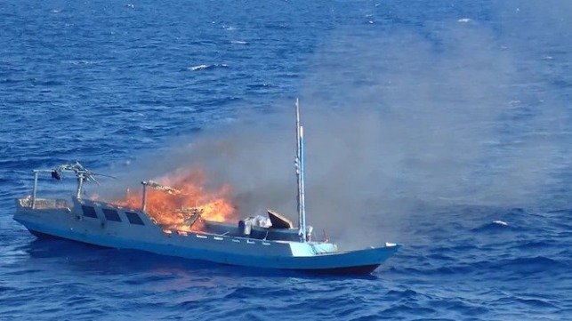 Sebuah kapal milik nelayan Indonesia dibakar otoritas Australia setelah dituduh melakukan illegal fishing di perairan Australia.
