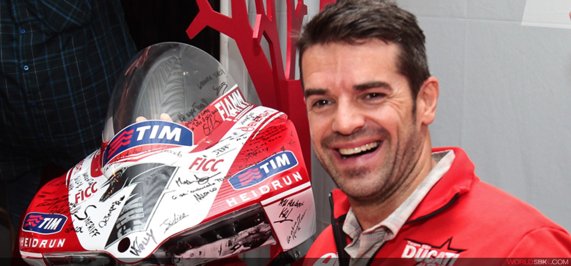 Juara dunia World Superbike (WSBK) 2011, Carlos Checa.