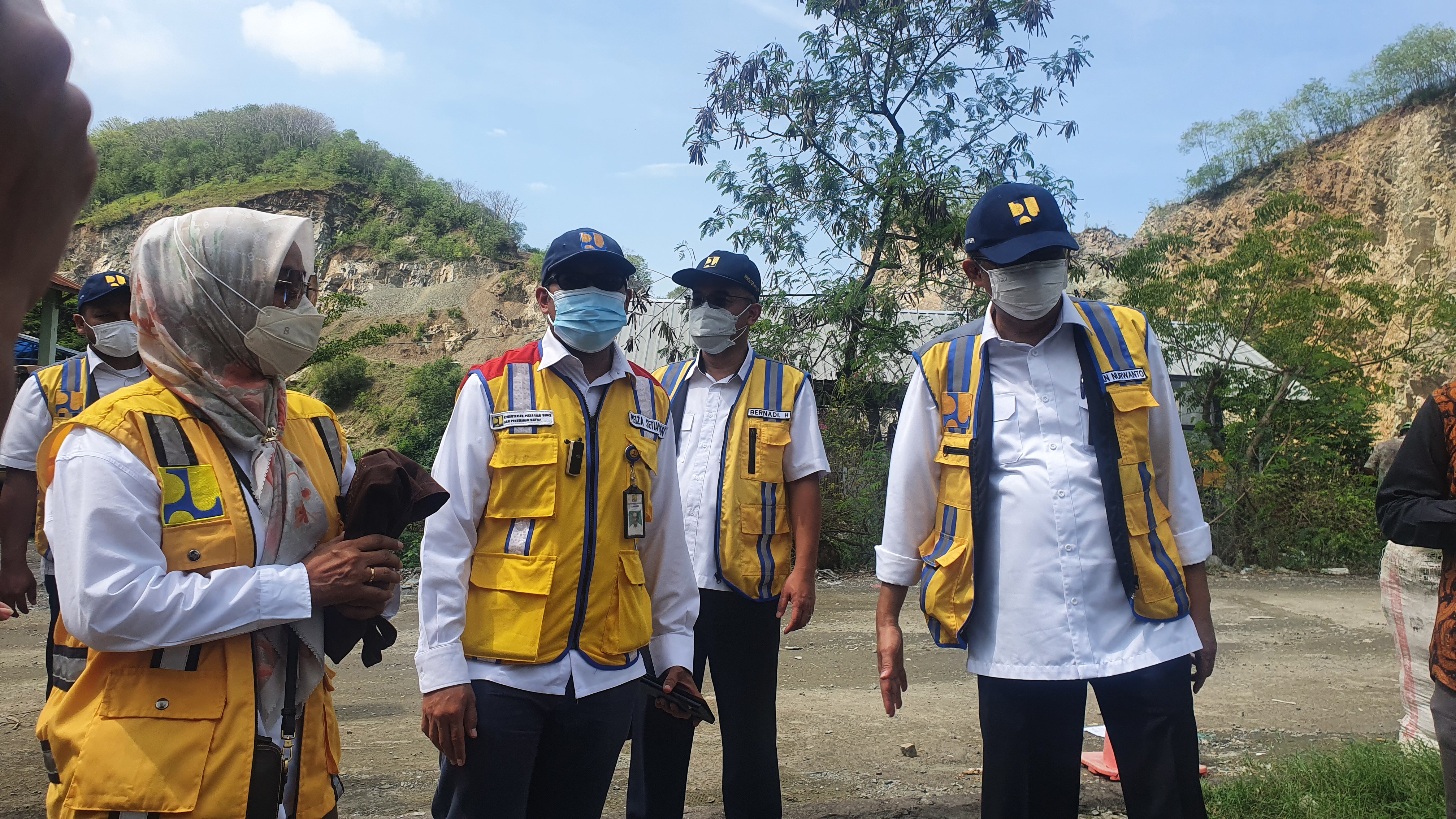 Kunjungan Kementerian PUPR ke TPA Kebon Kongok, Lombok yang didorong olah sampah jadi energi substitusi batubara. 