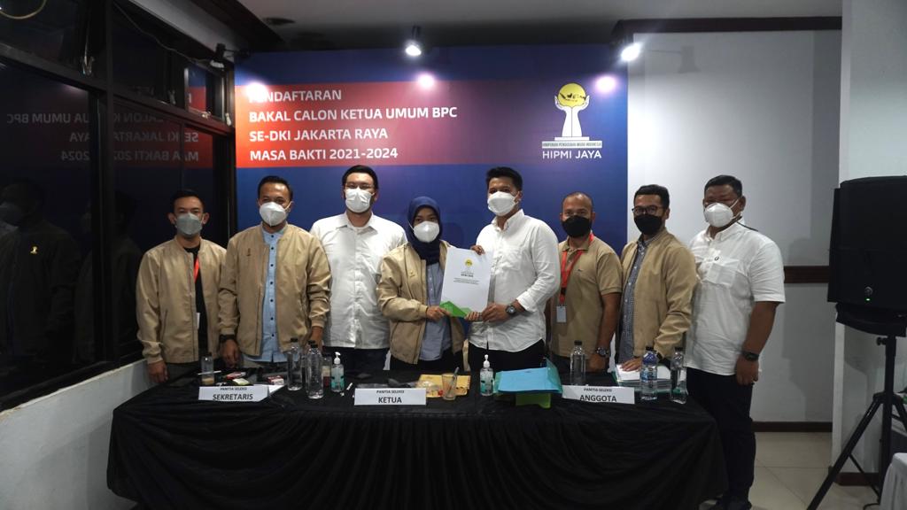 Satrio Rama Widyowicaksono mendaftarkan diri menjadi calon Ketum HIMPI BPC Jakarta Timur. 