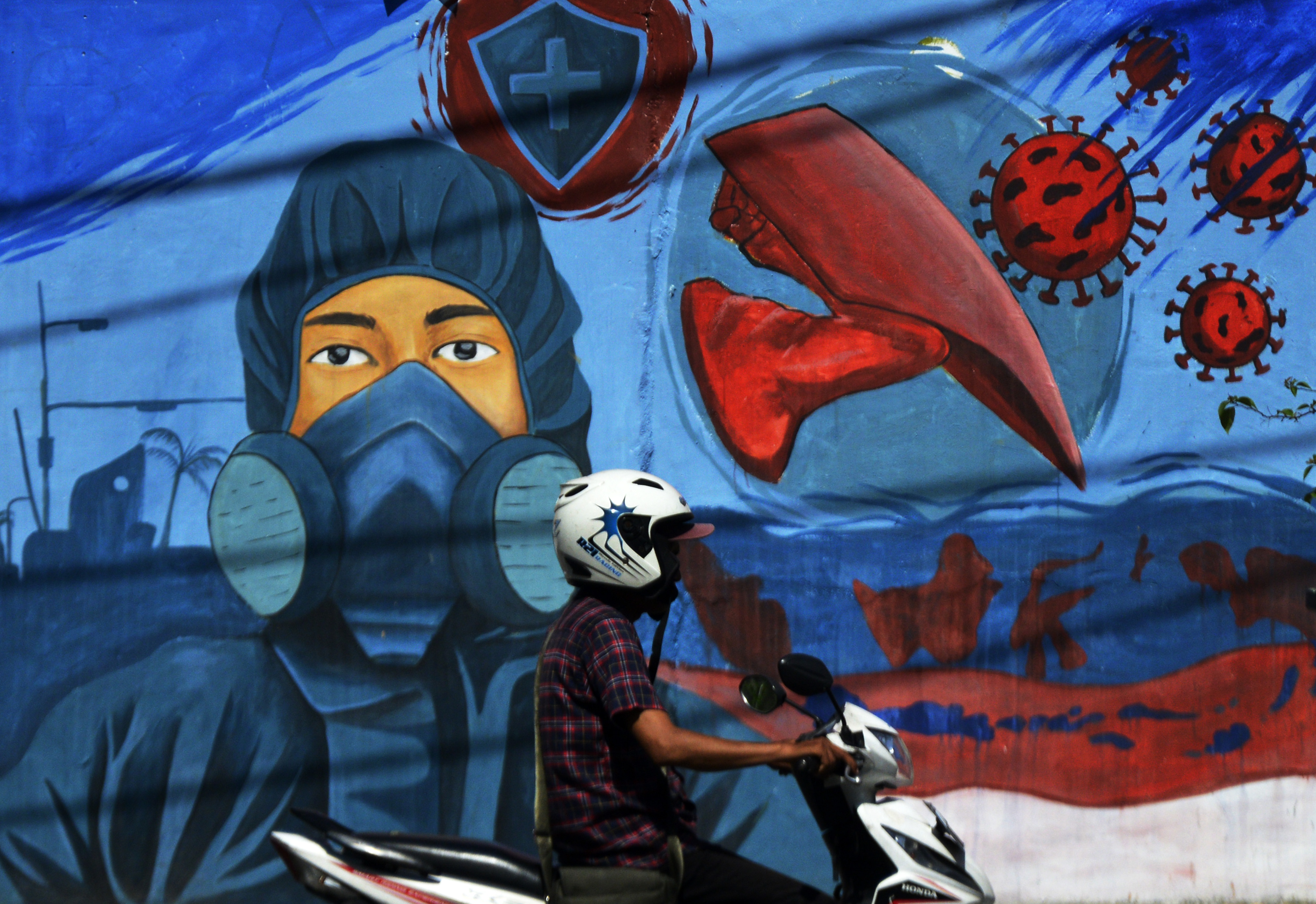 Mural peringata n tentang Covid-19