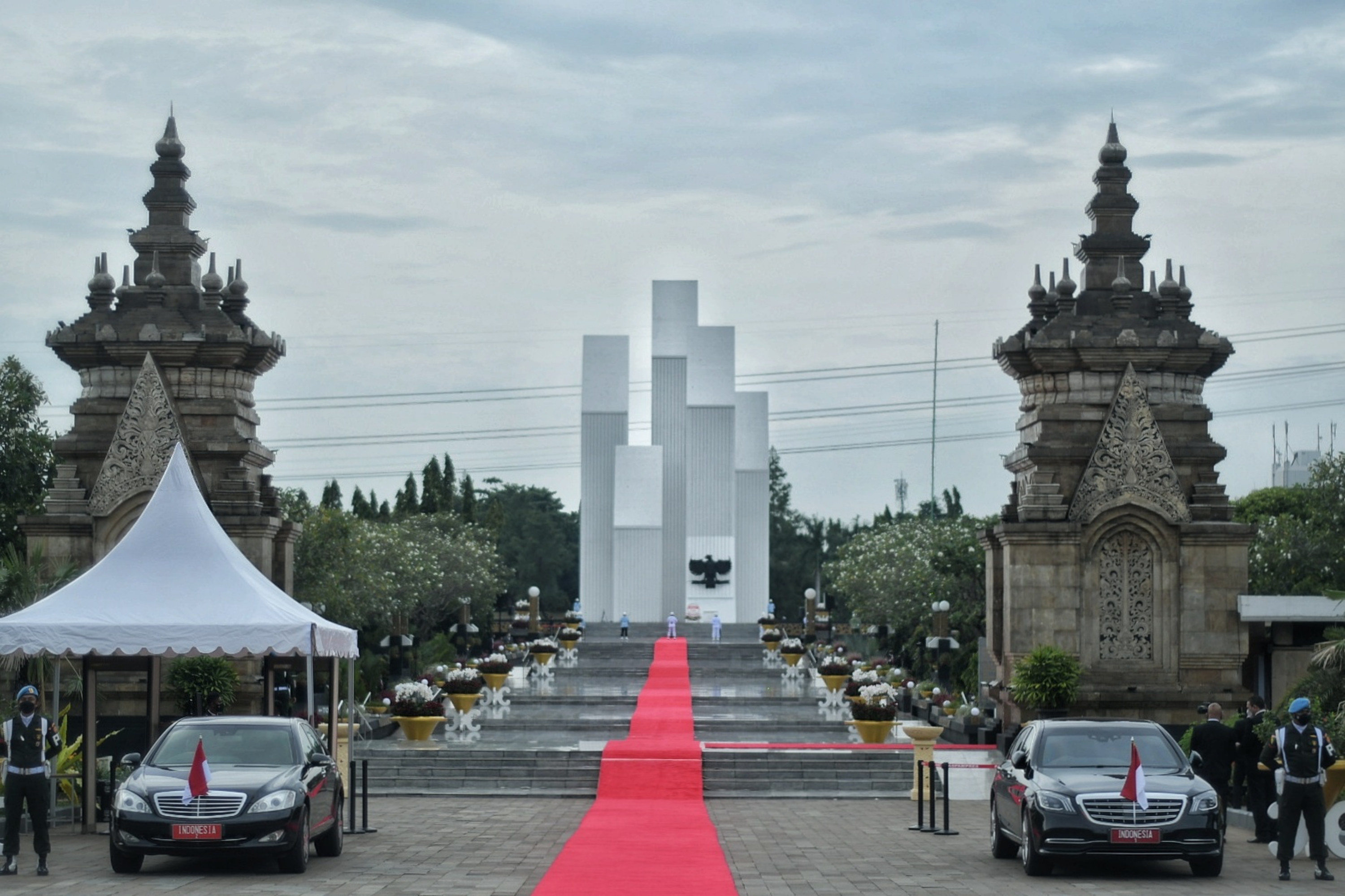 Suasana peringatan Hari Pahlawan di Taman Makam Pahlawan (TMP) Kalibata.
