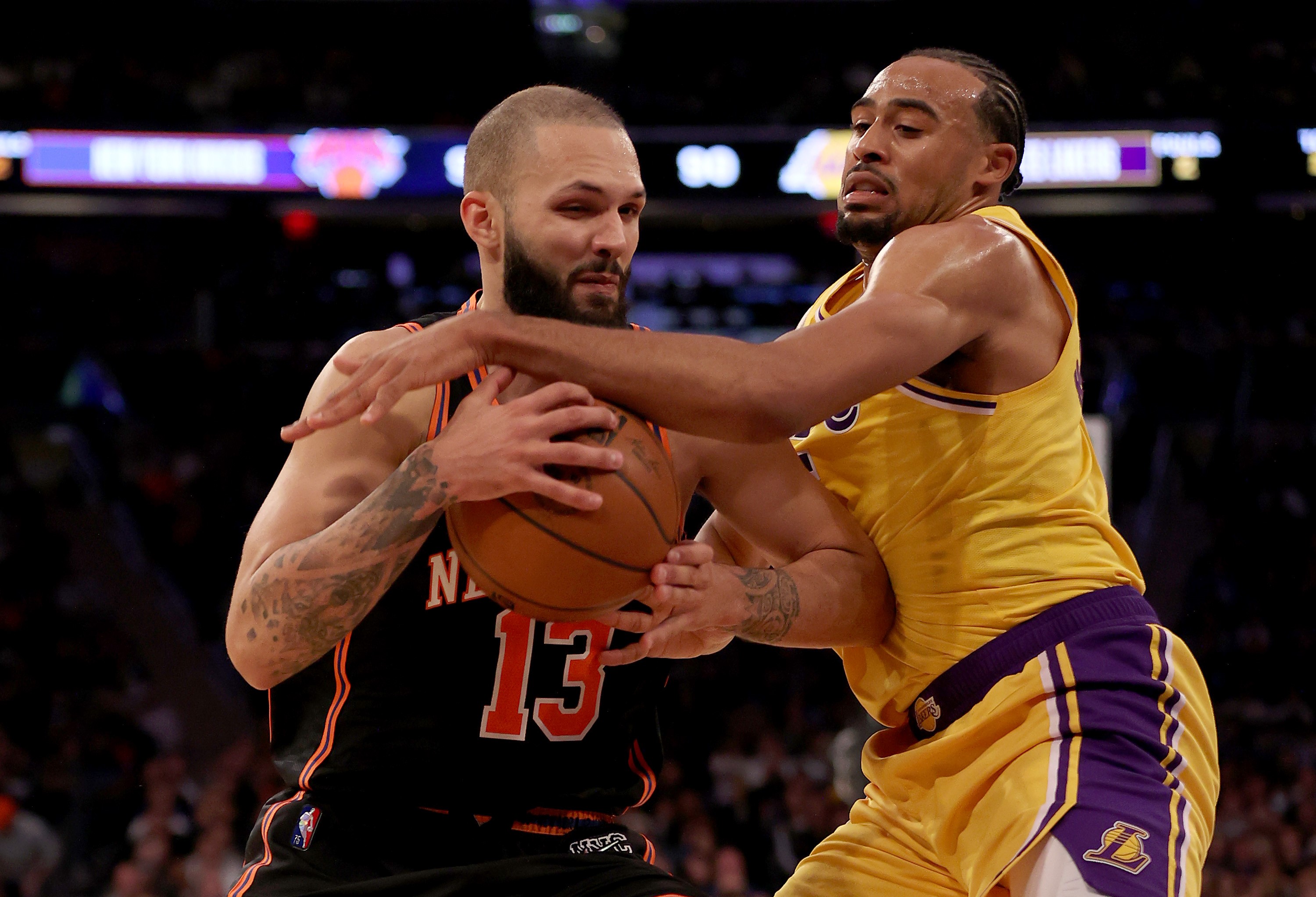 Laga NBA antara New York Knicks dan Los Angeles Lakers
