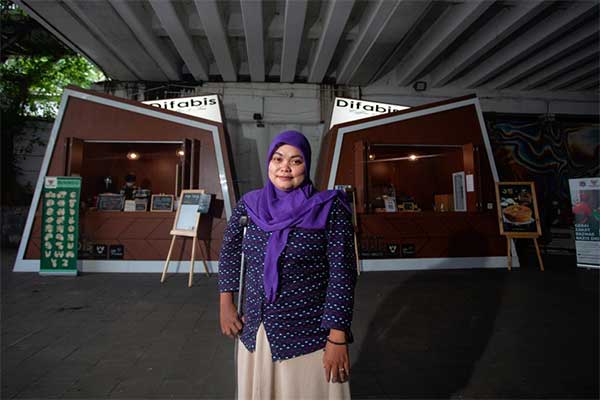 Koordinator pengelola Difabis Coffee and Tea, Robiatin. 