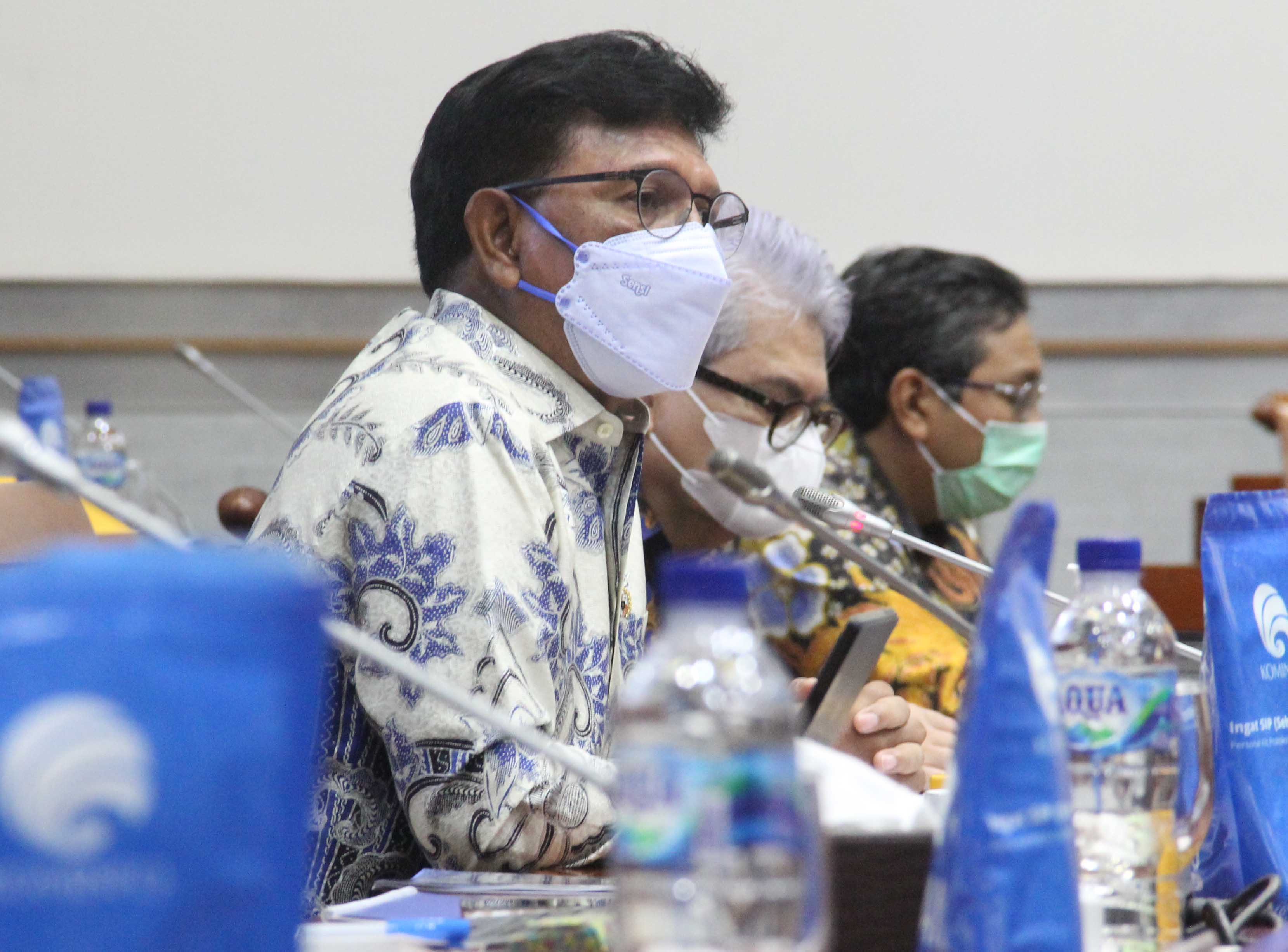 Menteri Komunikasi dan Informatika Johnny G. Plate (kiri)