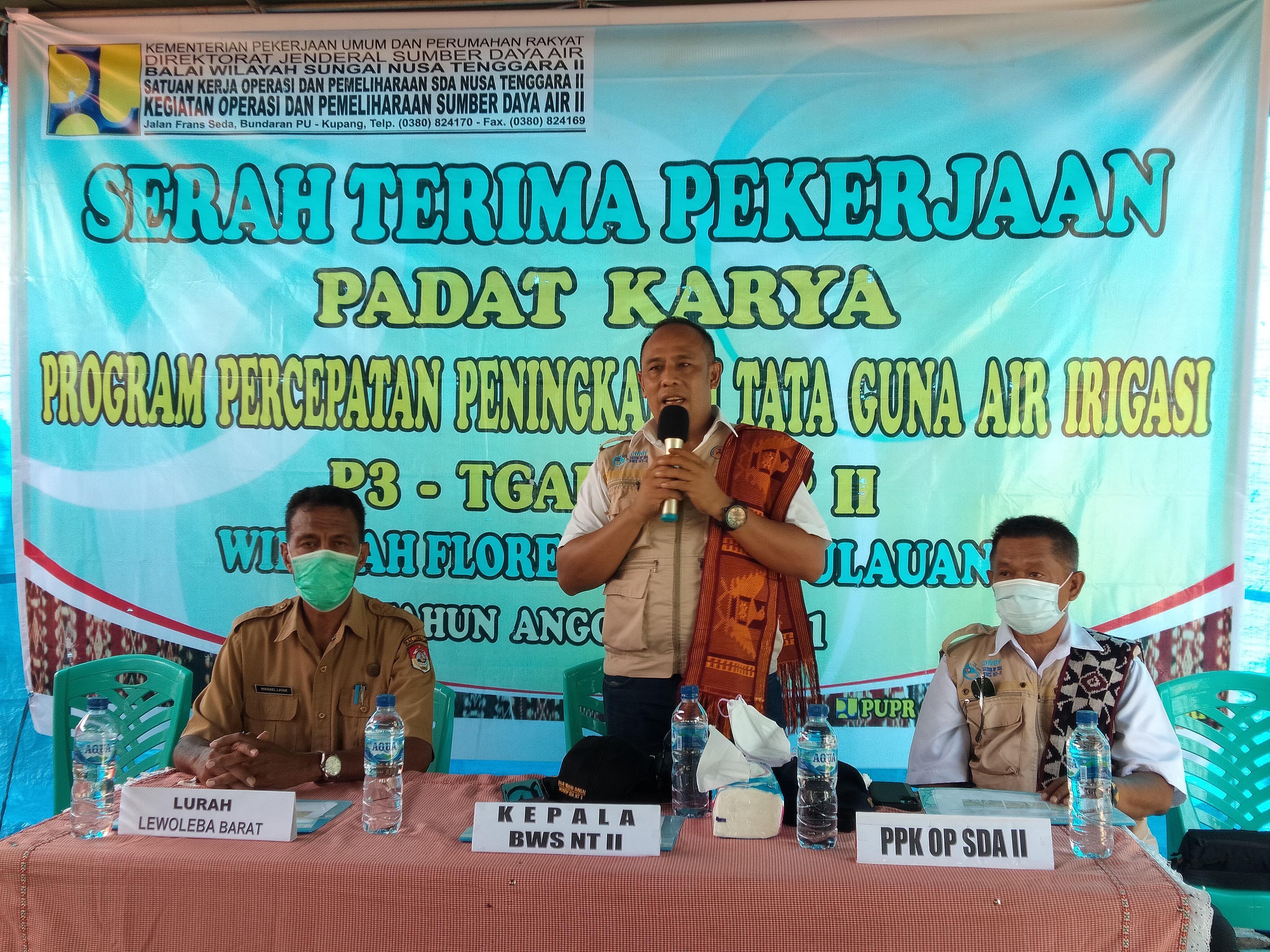 Acara penyerahan pekerjaan padat karya di Lembata, Nusa Tenggara Timur