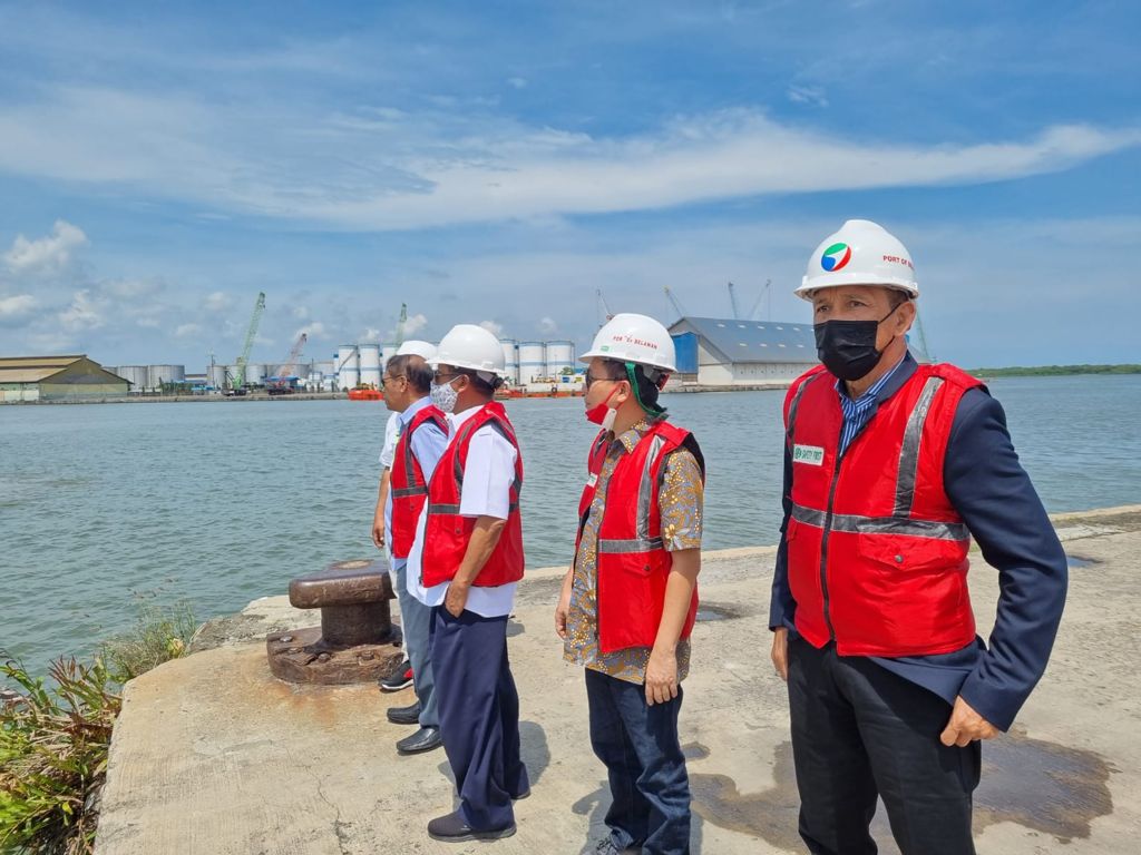 Komisaris PT. Pelindo Jasa Maritim, Dr. Sukriansyah S. Latief dan rombongan meninjau Pelabuhan Belawan, Sumut,