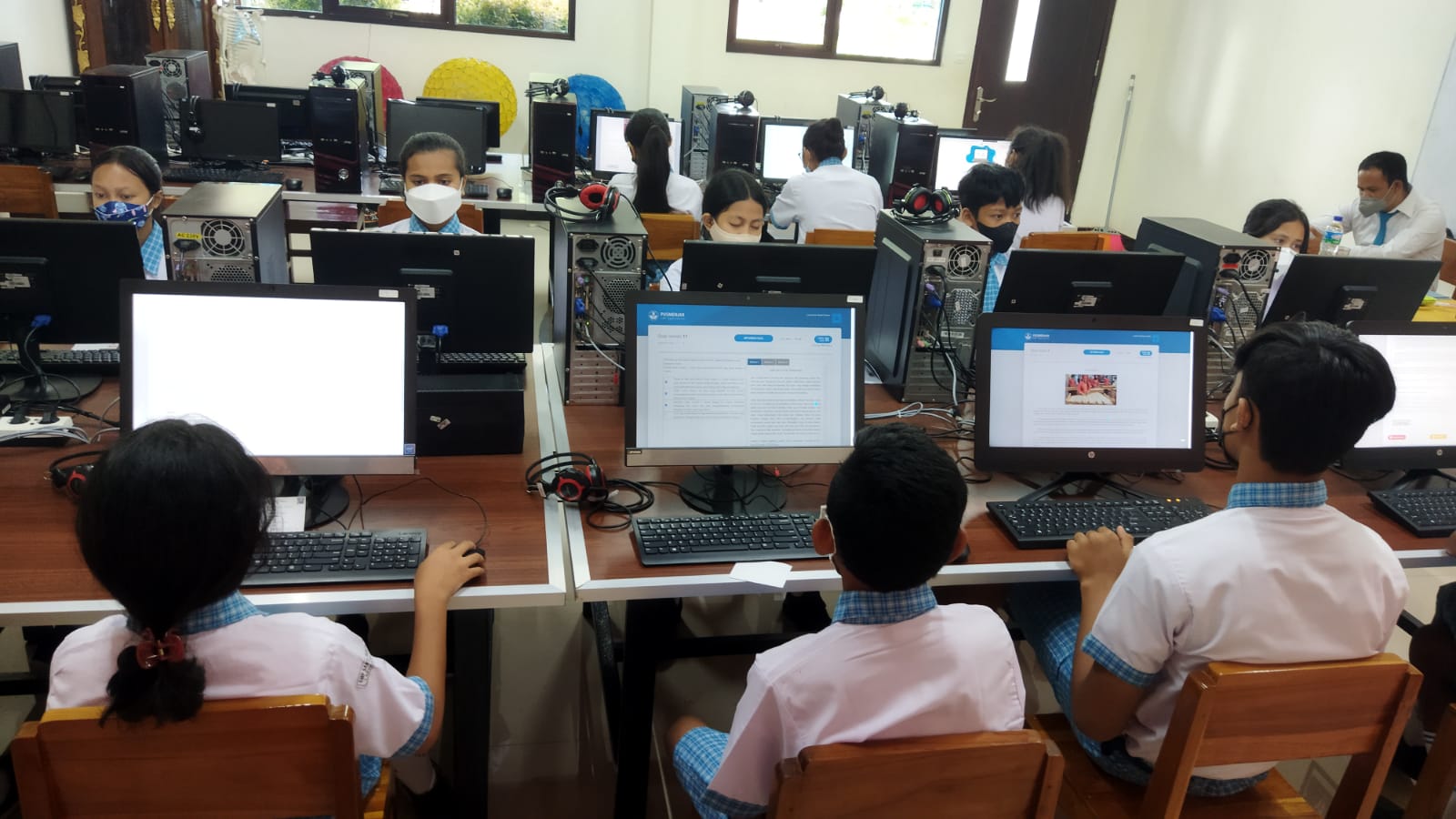 Pandemi turut mendorong penggunaan internet secara masif.