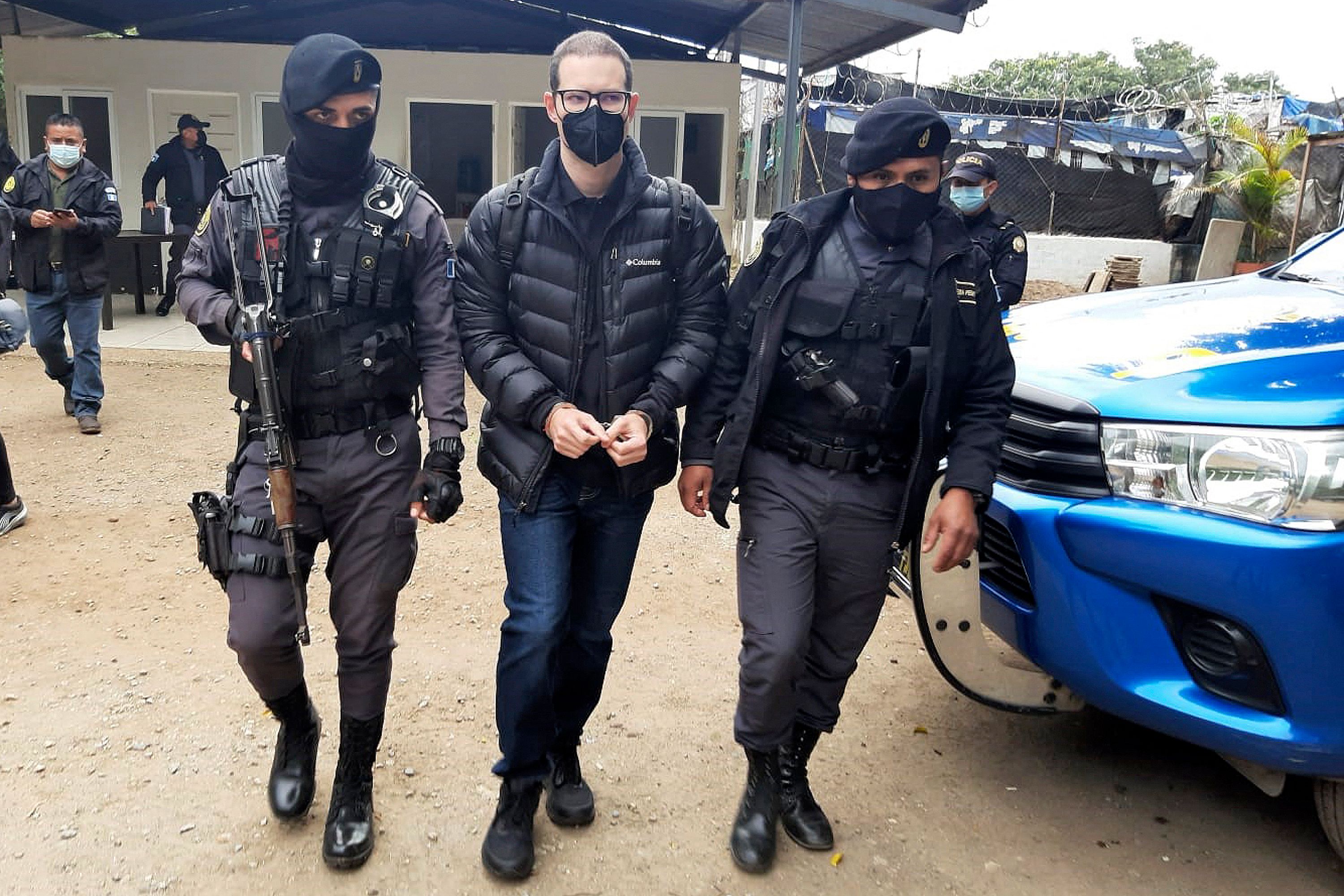 Putra mantan Presiden Panama Ricardo Martinelli, Luis Enrique Martinelli, saat akan diterbangkan ke AS dari Guatemala.