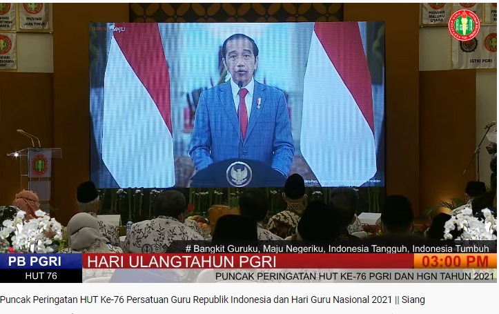 Presiden Joko Widodo memberi sambutan secara daring dalam acara HUT ke-76 PGRI dan Hari Guru Nasional, Sabtu (27/11).  