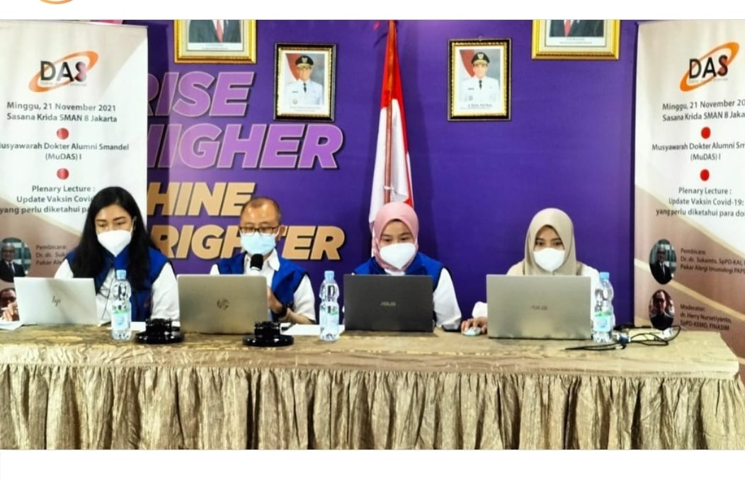 Musyawarah Dokter Alumni Smandel/SMAN 8 Jakarta yang digelar secara daringdan luring di Aula SMAN 8 Jakarta, Minggu (21/11).