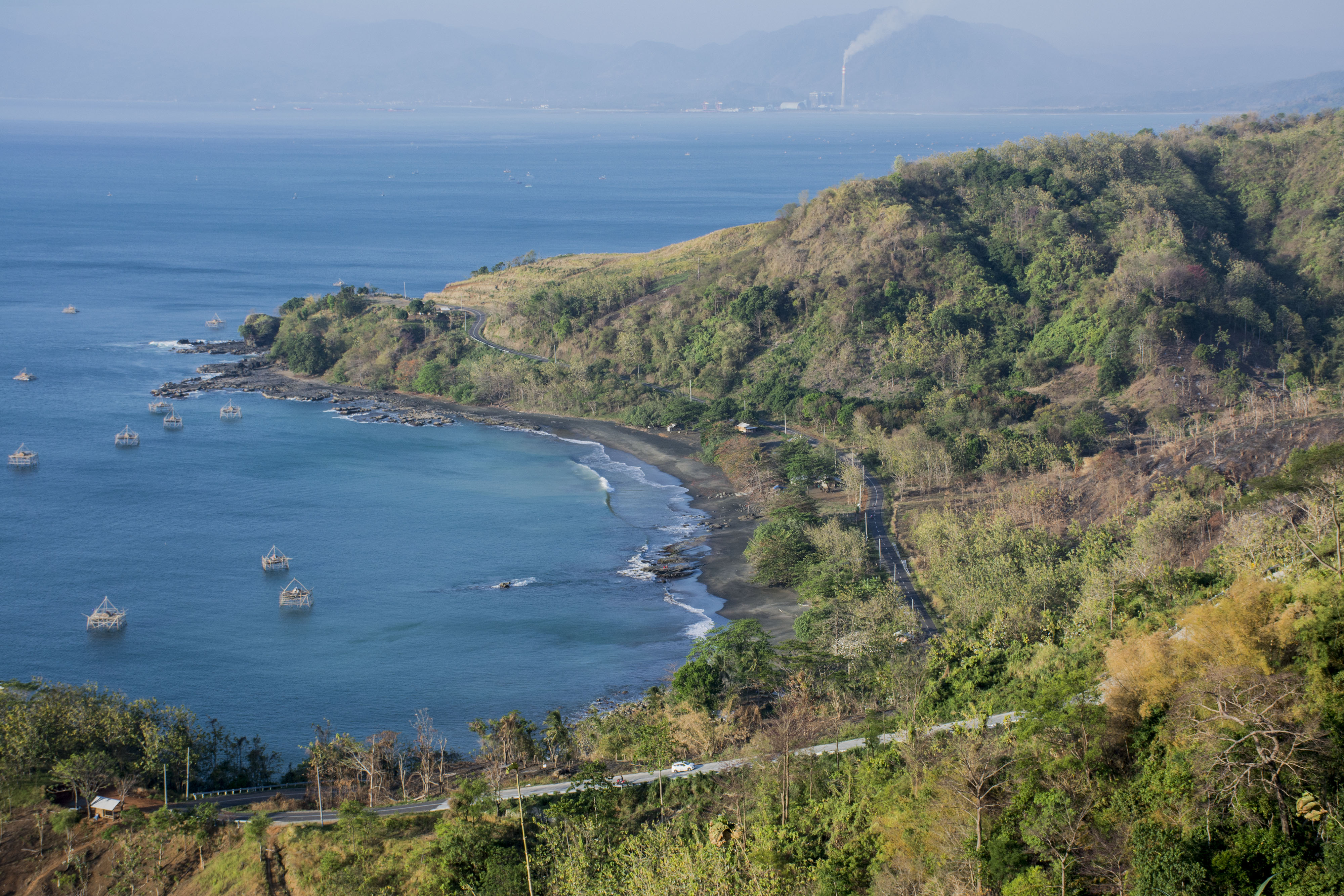 Pemandangan kawasan wisata Geopark Ciletuh