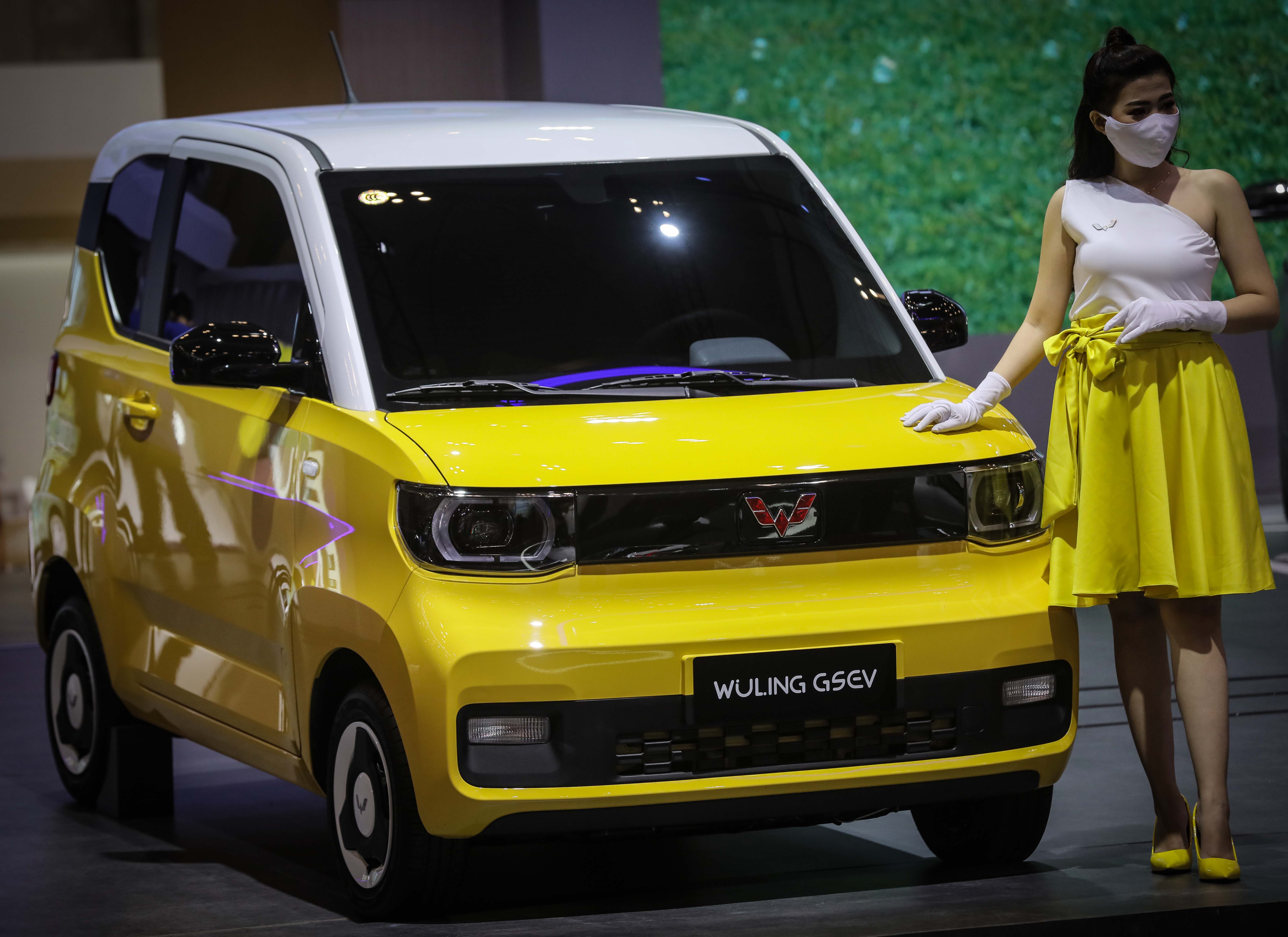 Mobil listrik GSEV yang dipamerkan pada GIIAS 2021 di Indonesia Convention Exhibition(ICE) BSD, Serpong, Tangerang, Jumat (12/11/2021). 