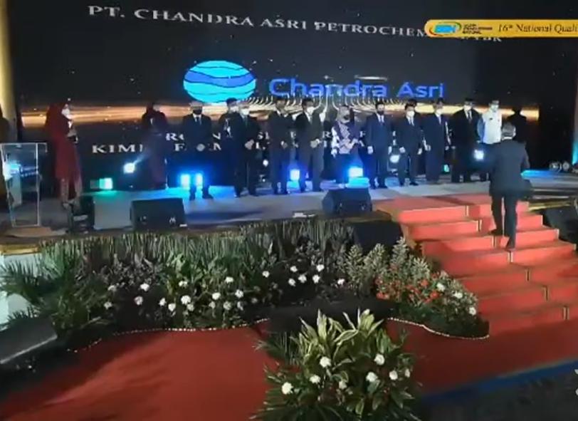 Acara penyerahan SNI Award 2021 di Jakarta yang digelar online dan offline.  