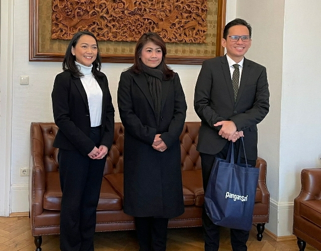 Direktur Marketing dan Pengembangan Bisnis Pangansari Group Shanty Nurpatria (tengah).