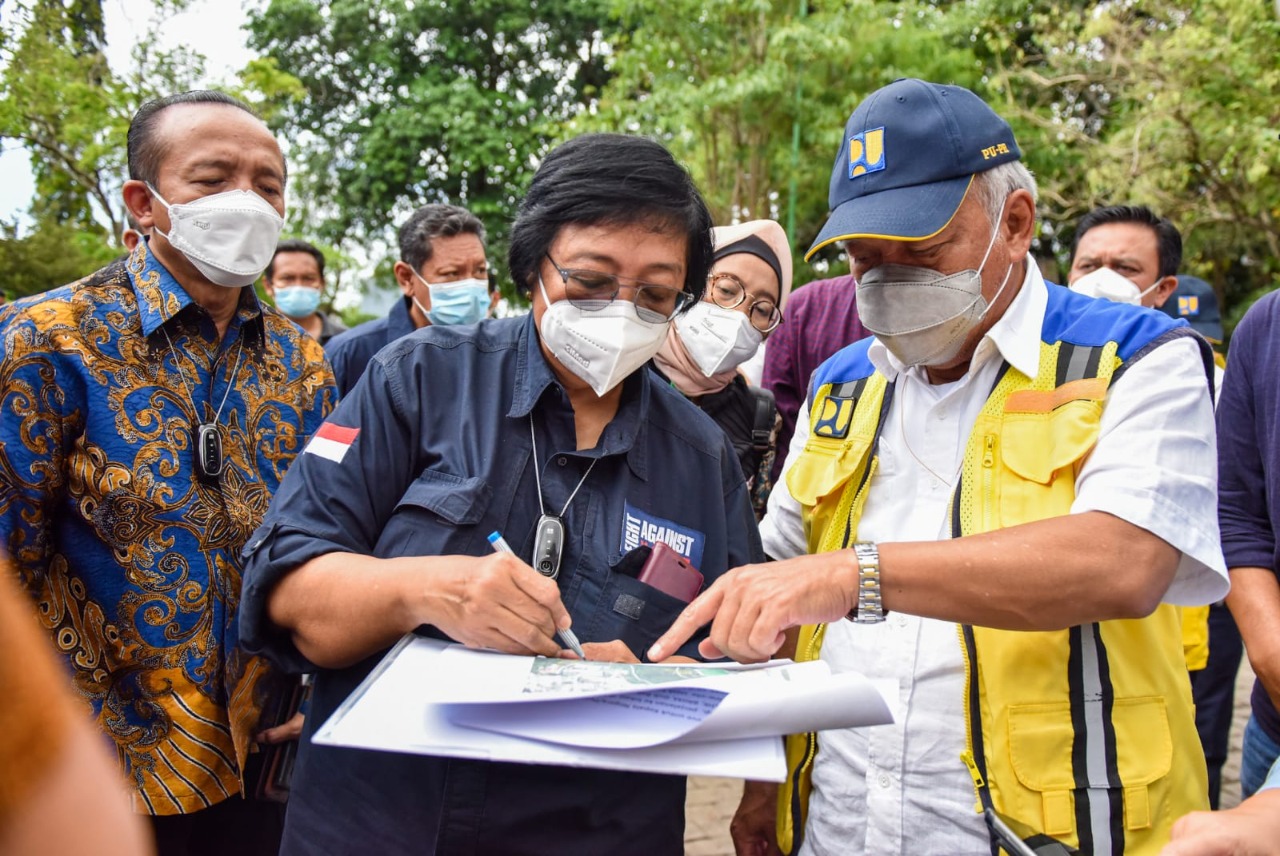 Gubernur Bal Wayan Koster. Menteri LHK Siti Nurbaya, dan Menteri PUPR pada kegiatan showcase Konservasi Mangrove G20 tahun 2022 di Bali.