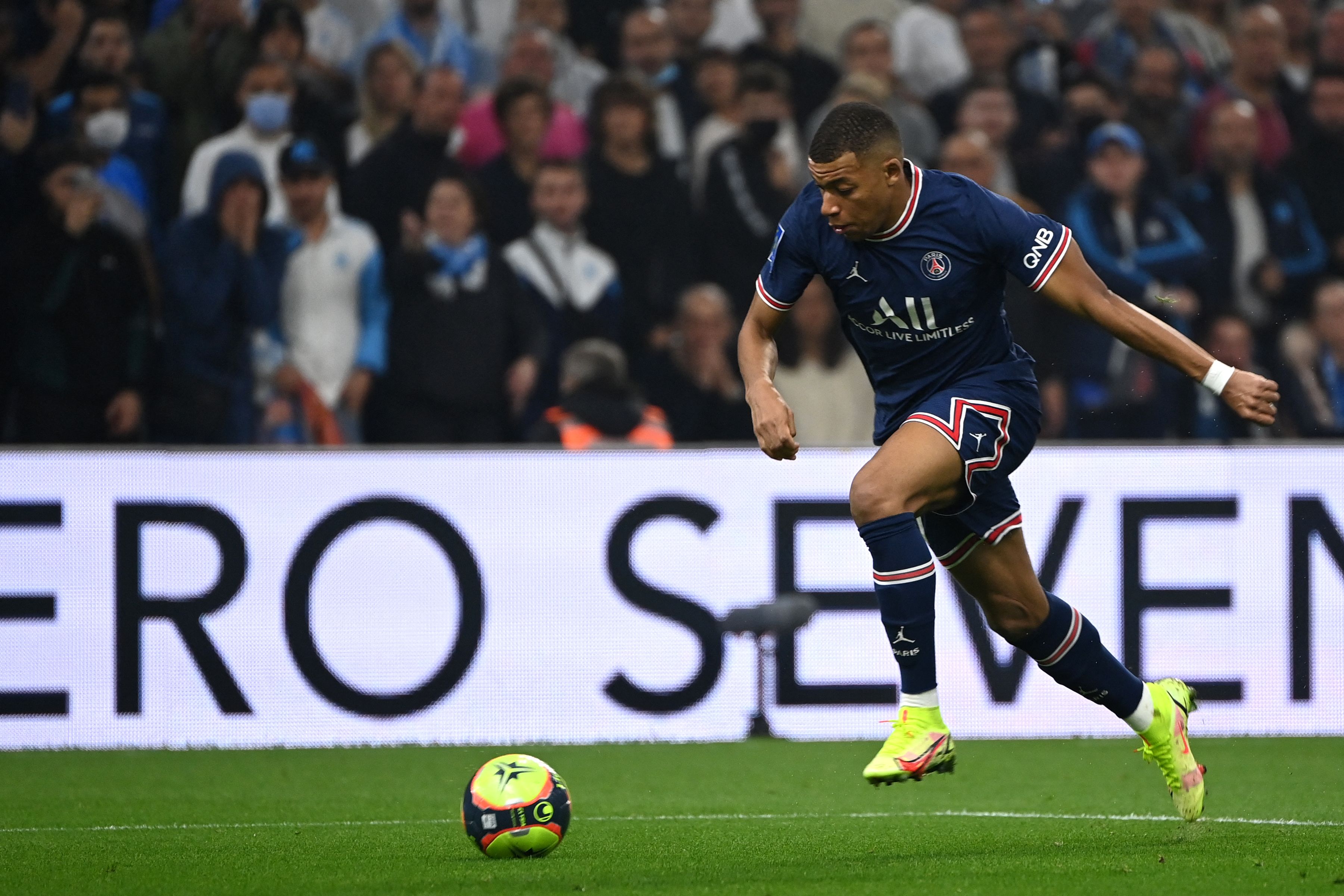 Penyerang PSG Kylian Mbappe