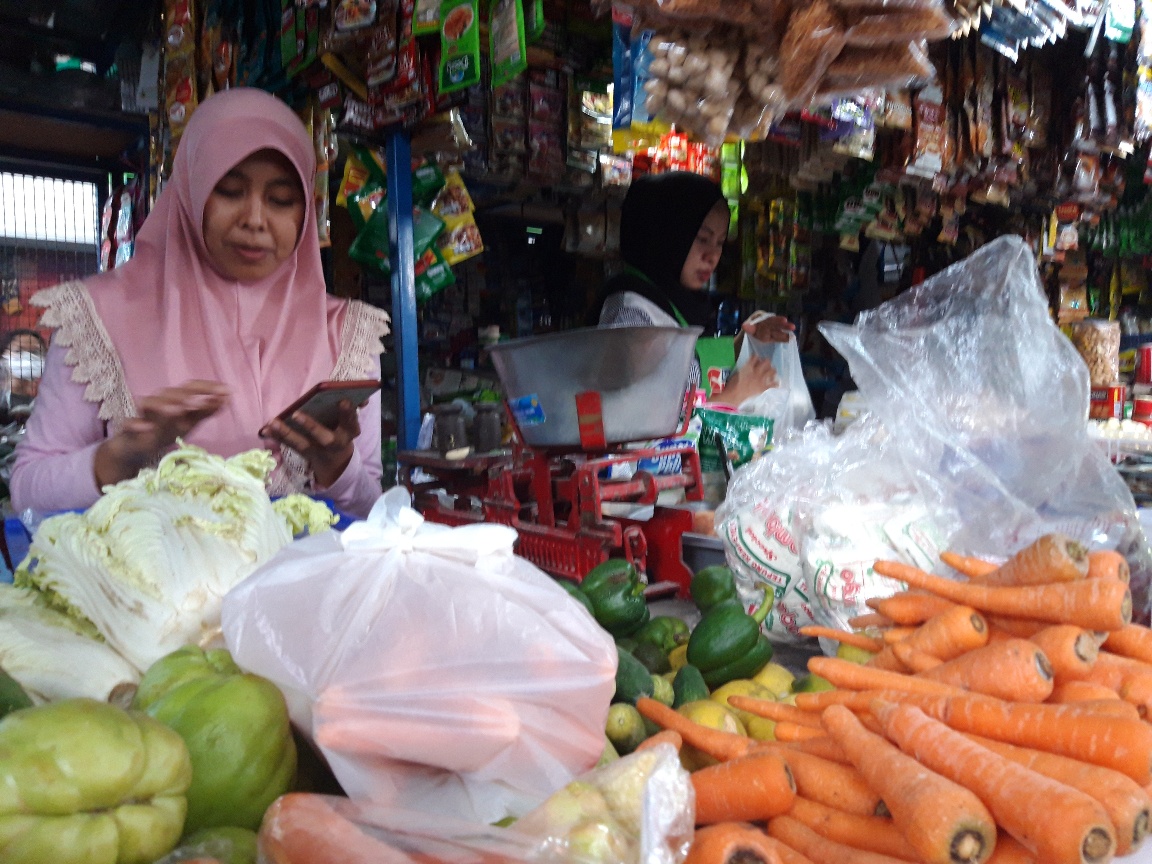 Perdagangan di pasar tradisional di Kota Malang, Jawa Timur, mulai menggeliat
