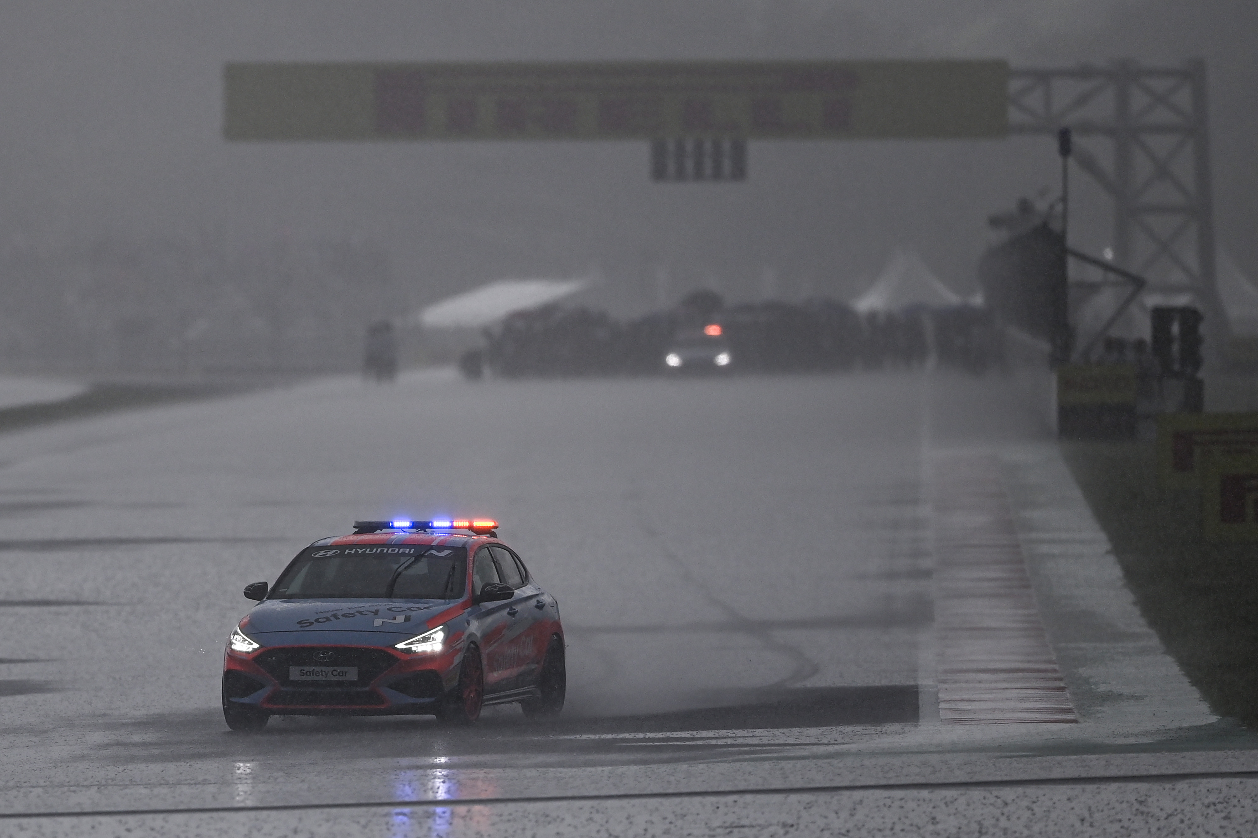 Hujan deras mengguyur Sirkuti Pertamina Mandalika Internasional