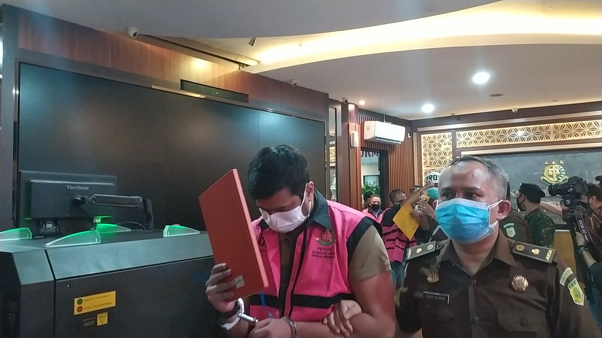  Jampidsus Kejaksaan Agung menahan tujuh tersangka kasus LPEI.