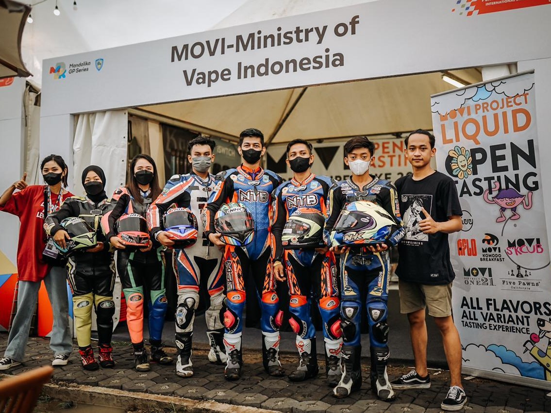 Dunia balap merupakan olahraga yang selalu identik dengan kecepatan, keberanian, ketenangan, fokus, dan lifestyle.