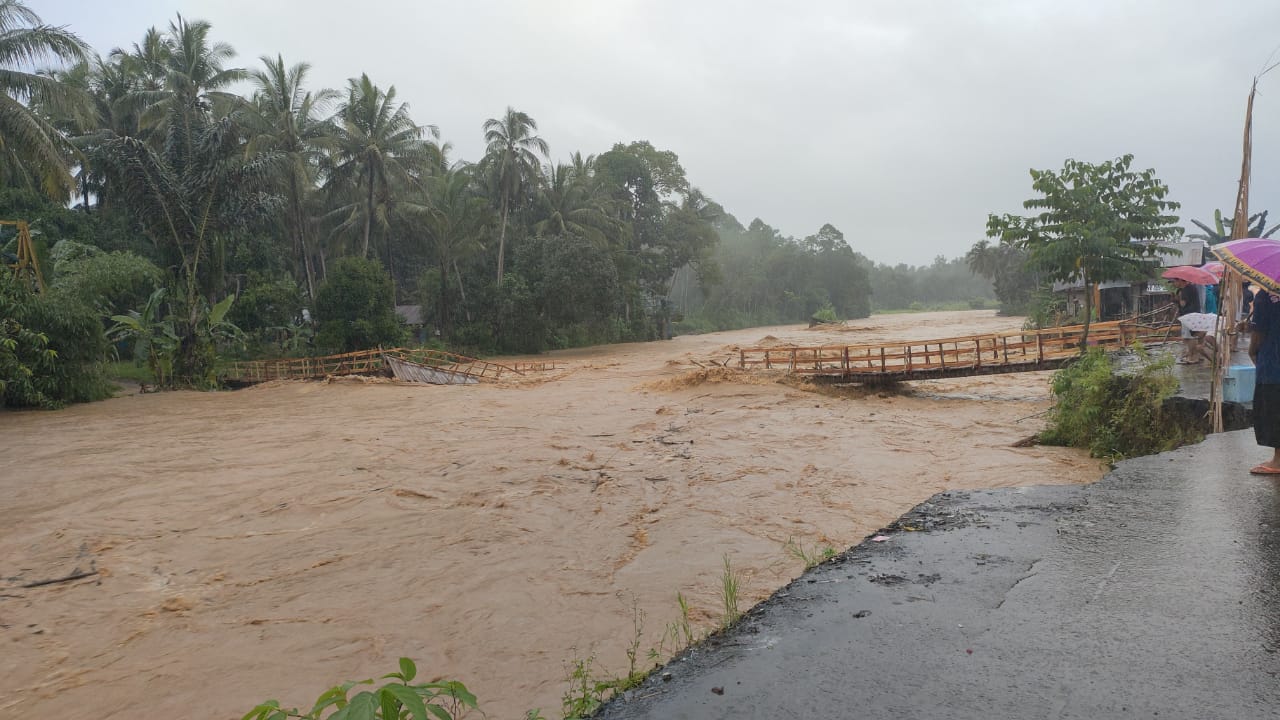 Banjir kembali landa wilayah Kabupaten Hulu Sungai Tengah di Kalsel, Senin (28/11/2021).  	