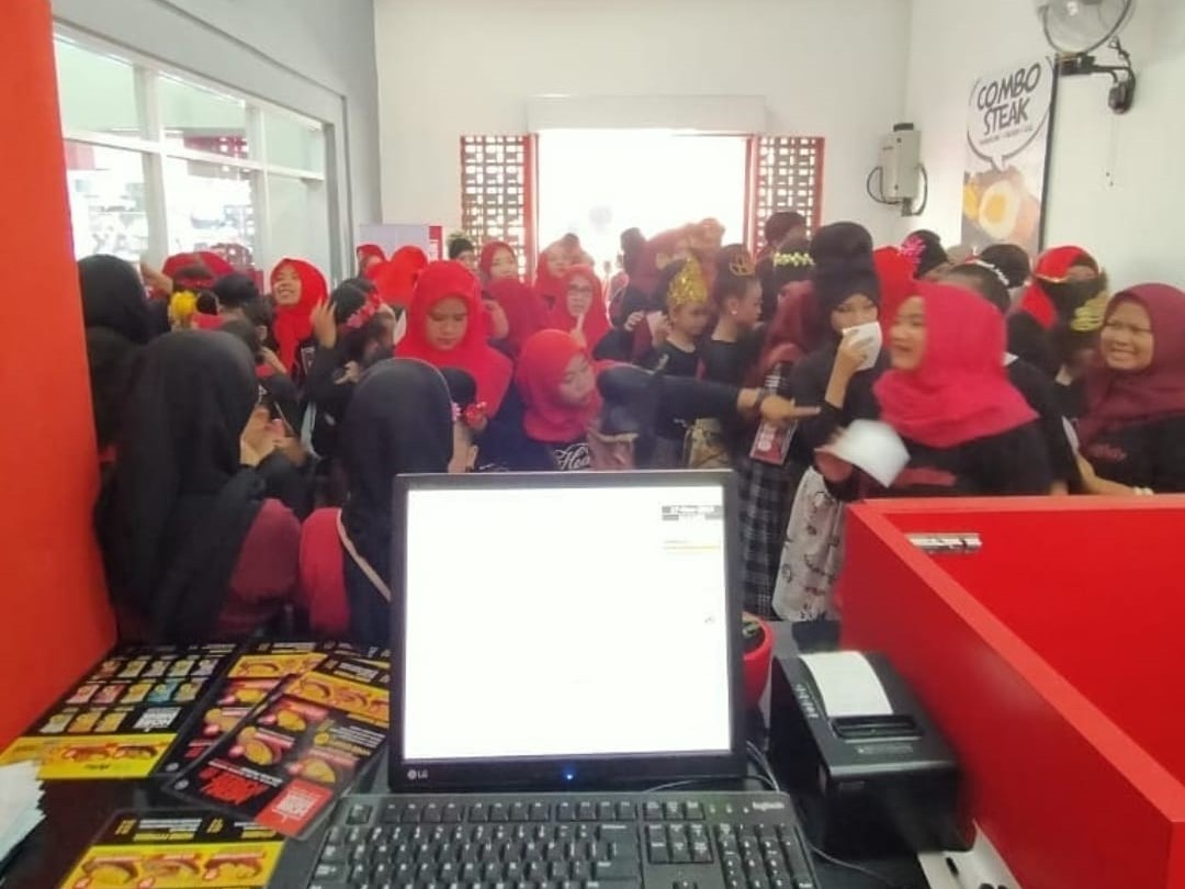 Sudah banyak calon mitra baru yang mengajukan lokasi franchise bahkan ada juga yang mengajukan untuk membuka outlet di Malaysia.