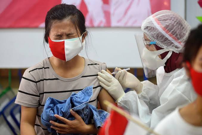 Vaksinasi dan Prokes Kunci Tekan Laju Covid-19 Saat Natal dan Tahun Baru