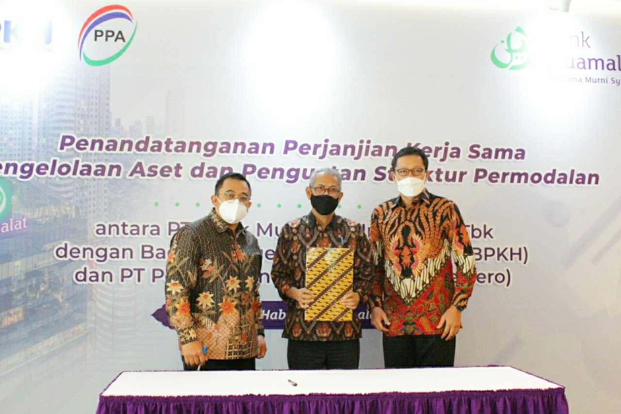  Dirut  PT PPA Yadi Jaya Ruchandi , Dirut PT Bank Muamalat Indonesia Tbk Achmad K.Permana dan  Ketua Badan Pelaksana BPKH Anggito Abimanyu.