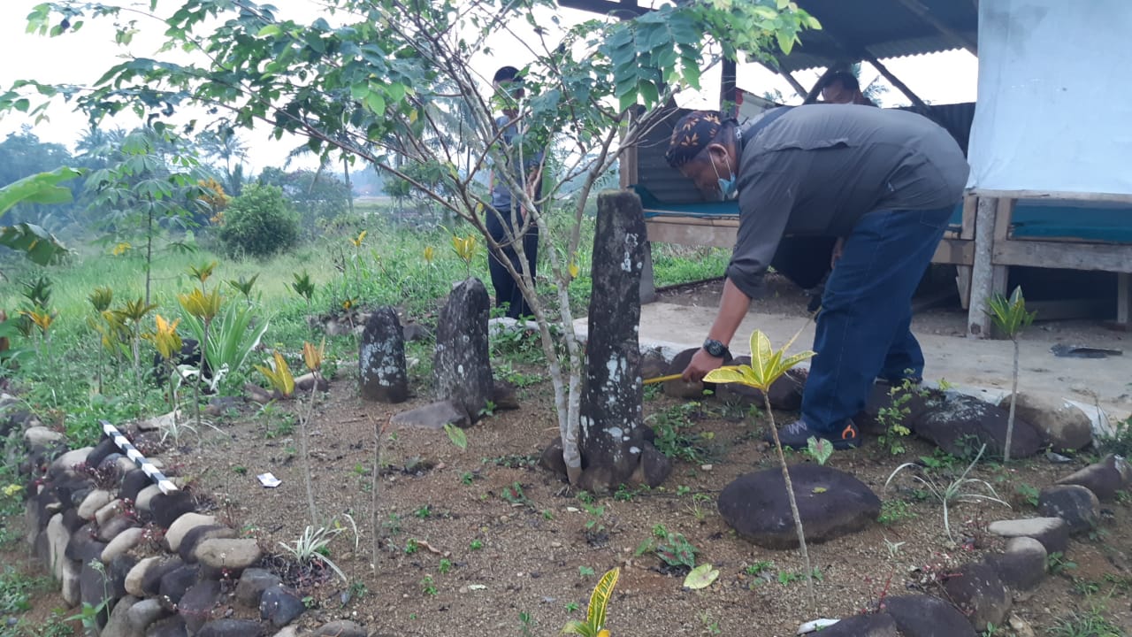 Tim Balai Arkeologi Jawa Barat dan Disbudpora Kabupaten Sukabumi, Jawa Barat, observasi dan penelitian tinggalan benda-benda purbakala di ka