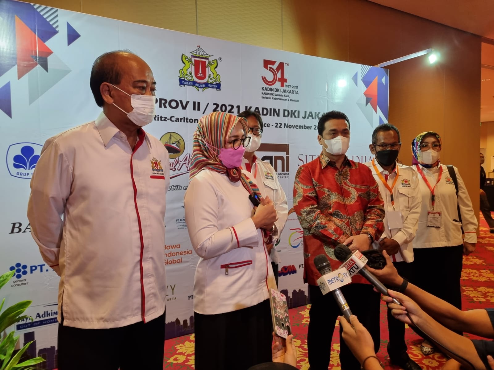 Ketua Umum Kadin DKI Jakarta, Diana Dewi saat konfrensi pers Rapimprov II Kadin DKI Jakarta, di The Ritz Carlton, Senin (22/11)