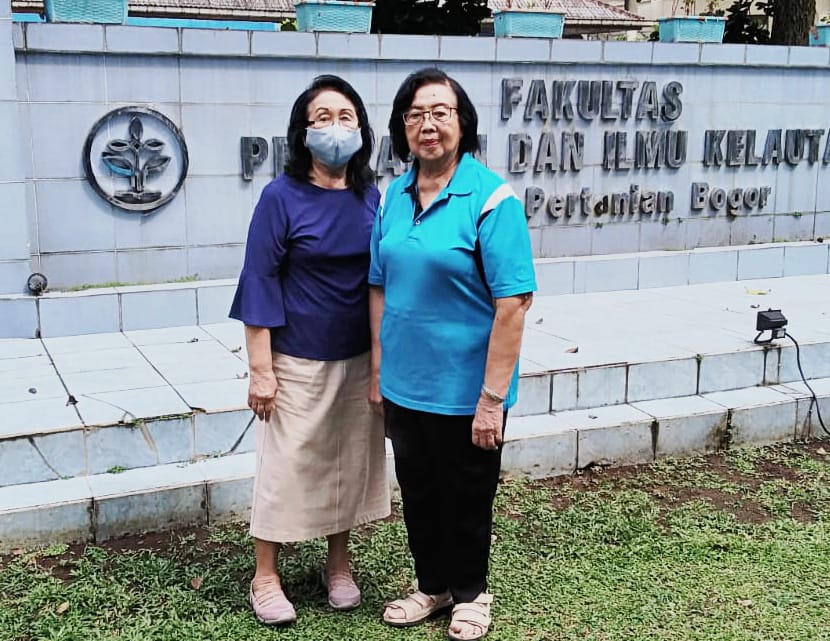 Guru Besar IPB Prof Ing Mokoginta (baju biru)